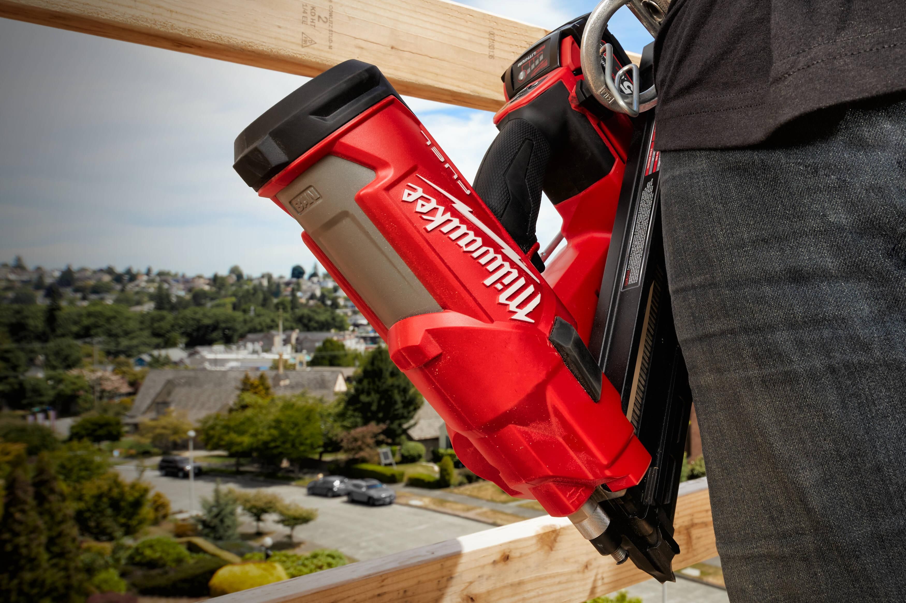 https://api.mastertools.nl/media/catalog/product/cache/4ac98b0d5e81b56bd000310ba88c60e0/m/i/milwaukee-m18-ffns-502c-accu-constructie-tacker-18v-in-koffer-4933478302-4058546344795-mastertools_nl-8.jpg