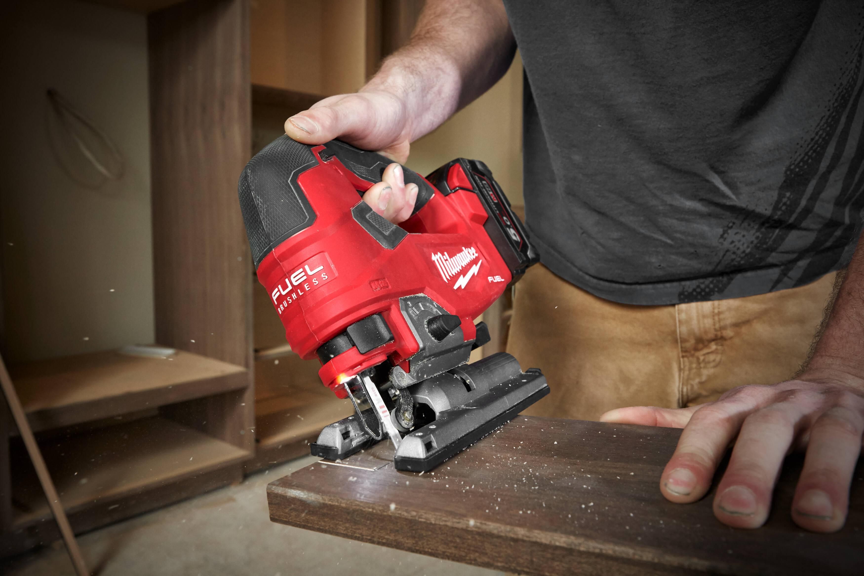 https://api.mastertools.nl/media/catalog/product/cache/4ac98b0d5e81b56bd000310ba88c60e0/m/i/milwaukee-m18-fjs-502x-accu-decoupeerzaag-25mm-18v-5_0ah-li-ion-m18-fueltm-in-hd-box-4933464727-4058546226725-mastertools_nl-11.jpg