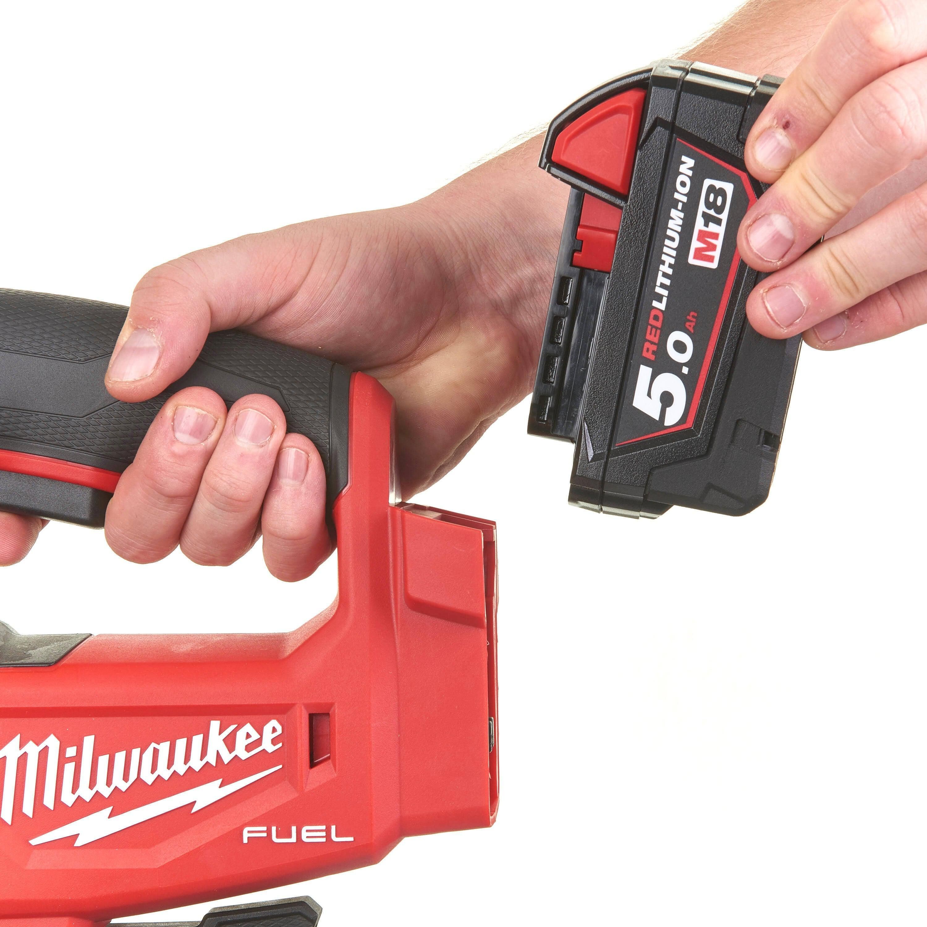 https://api.mastertools.nl/media/catalog/product/cache/4ac98b0d5e81b56bd000310ba88c60e0/m/i/milwaukee-m18-fjs-502x-accu-decoupeerzaag-25mm-18v-5_0ah-li-ion-m18-fueltm-in-hd-box-4933464727-4058546226725-mastertools_nl-2.jpg