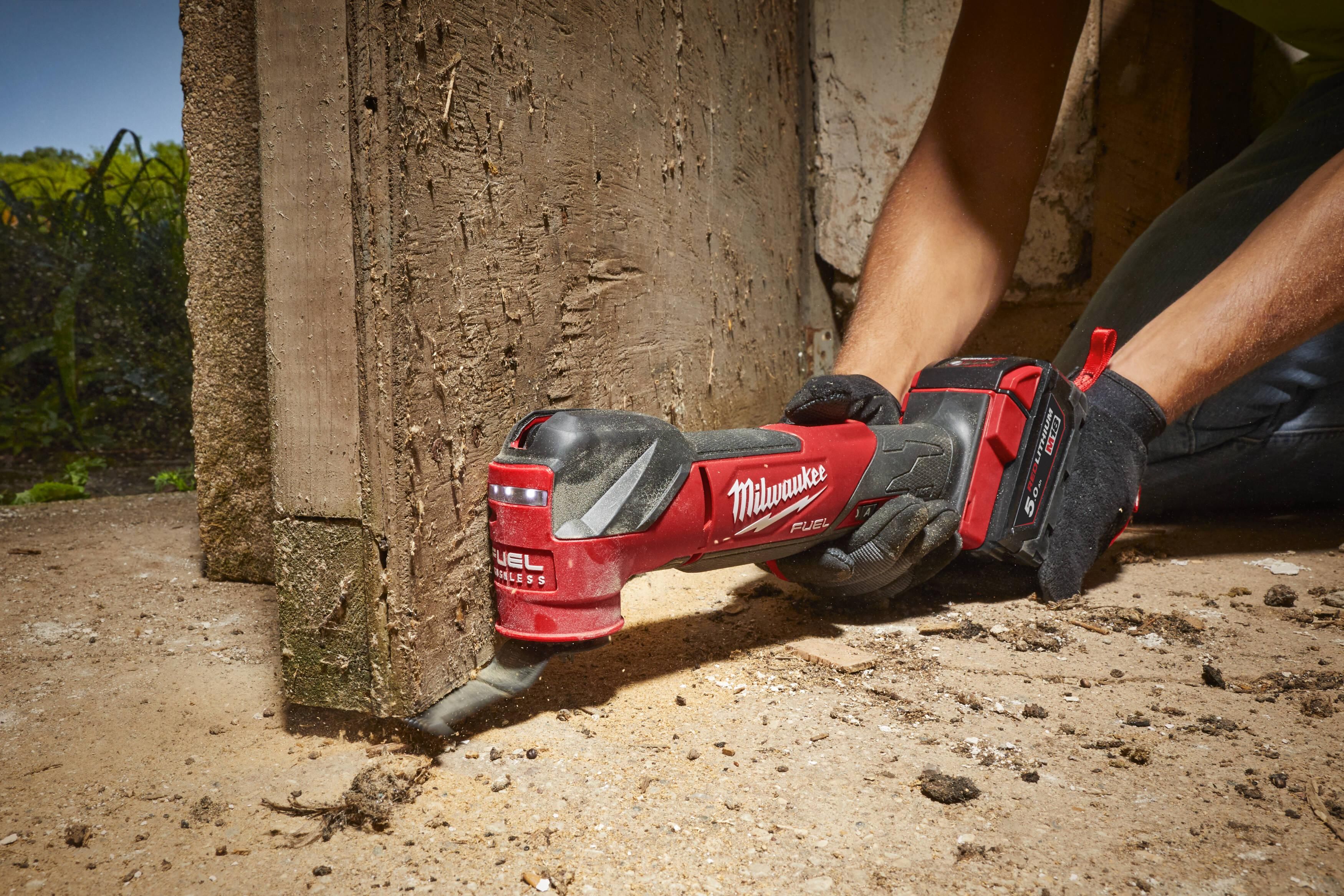 https://api.mastertools.nl/media/catalog/product/cache/4ac98b0d5e81b56bd000310ba88c60e0/m/i/milwaukee-m18-fmt-502x-fueltm-accu-multitool-18v-5_0ah-in-hd-box-4933478492-4058546346850-mastertools_nl-13.jpg