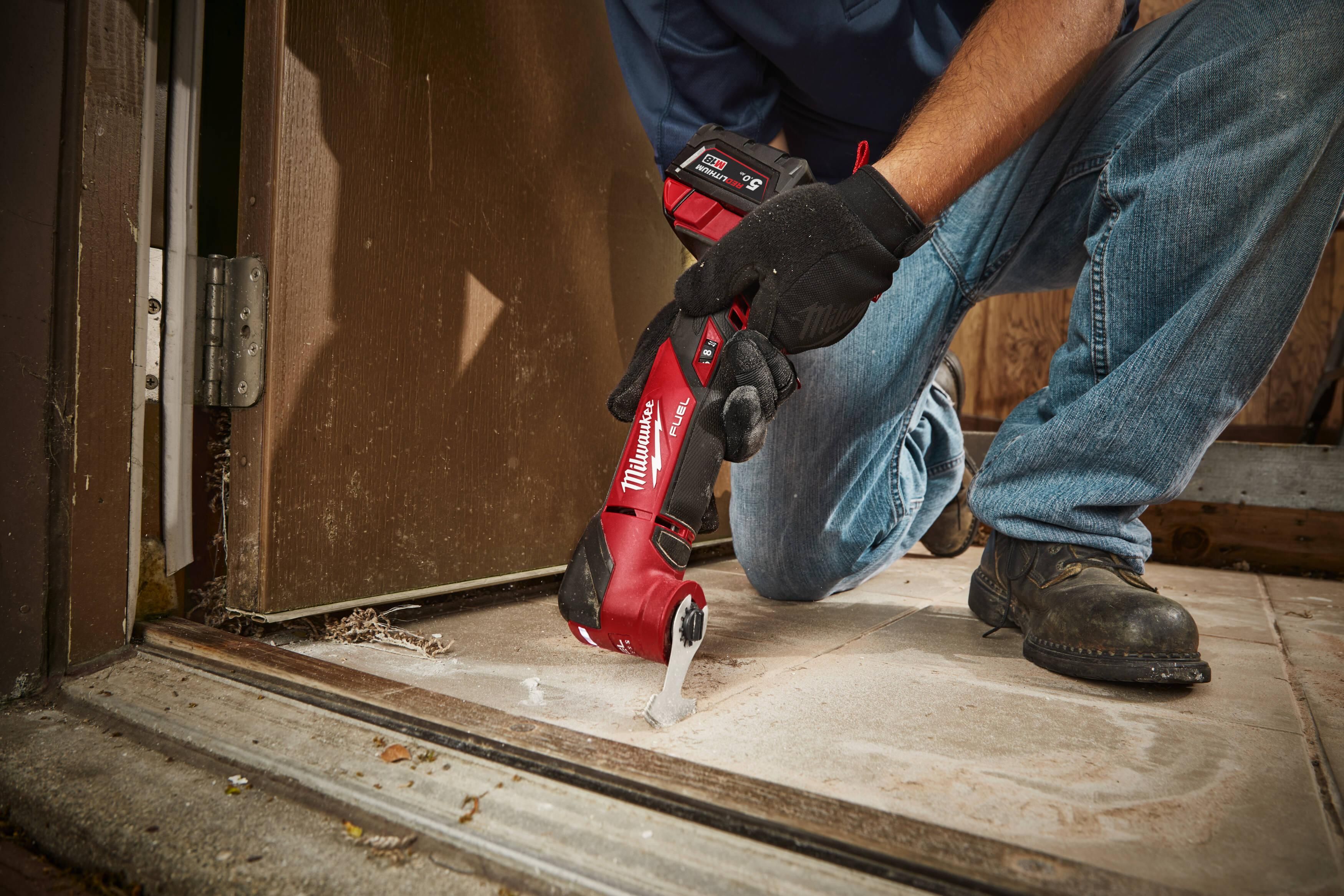 https://api.mastertools.nl/media/catalog/product/cache/4ac98b0d5e81b56bd000310ba88c60e0/m/i/milwaukee-m18-fmt-502x-fueltm-accu-multitool-18v-5_0ah-in-hd-box-4933478492-4058546346850-mastertools_nl-15.jpg