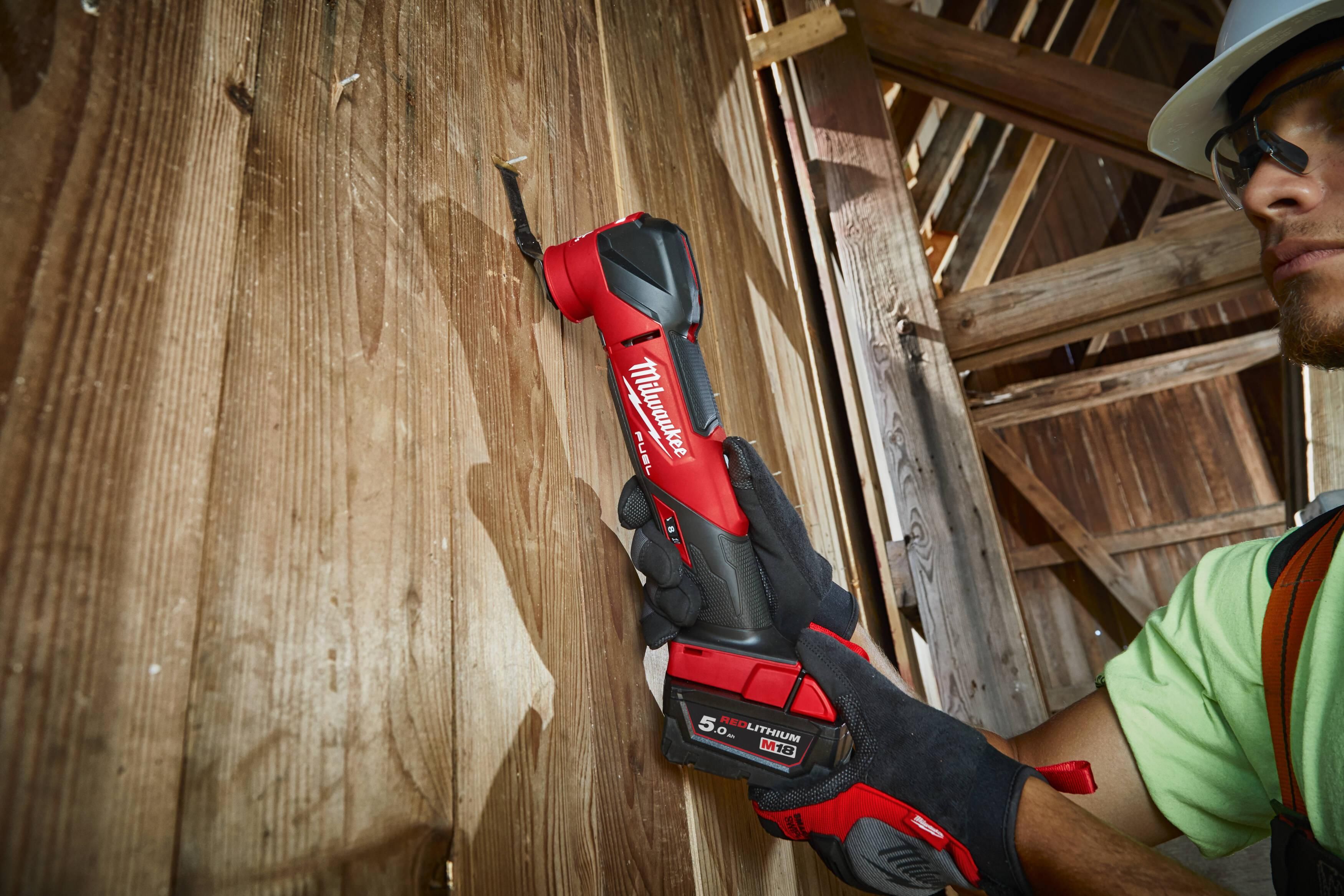 https://api.mastertools.nl/media/catalog/product/cache/4ac98b0d5e81b56bd000310ba88c60e0/m/i/milwaukee-m18-fmt-502x-fueltm-accu-multitool-18v-5_0ah-in-hd-box-4933478492-4058546346850-mastertools_nl-17.jpg