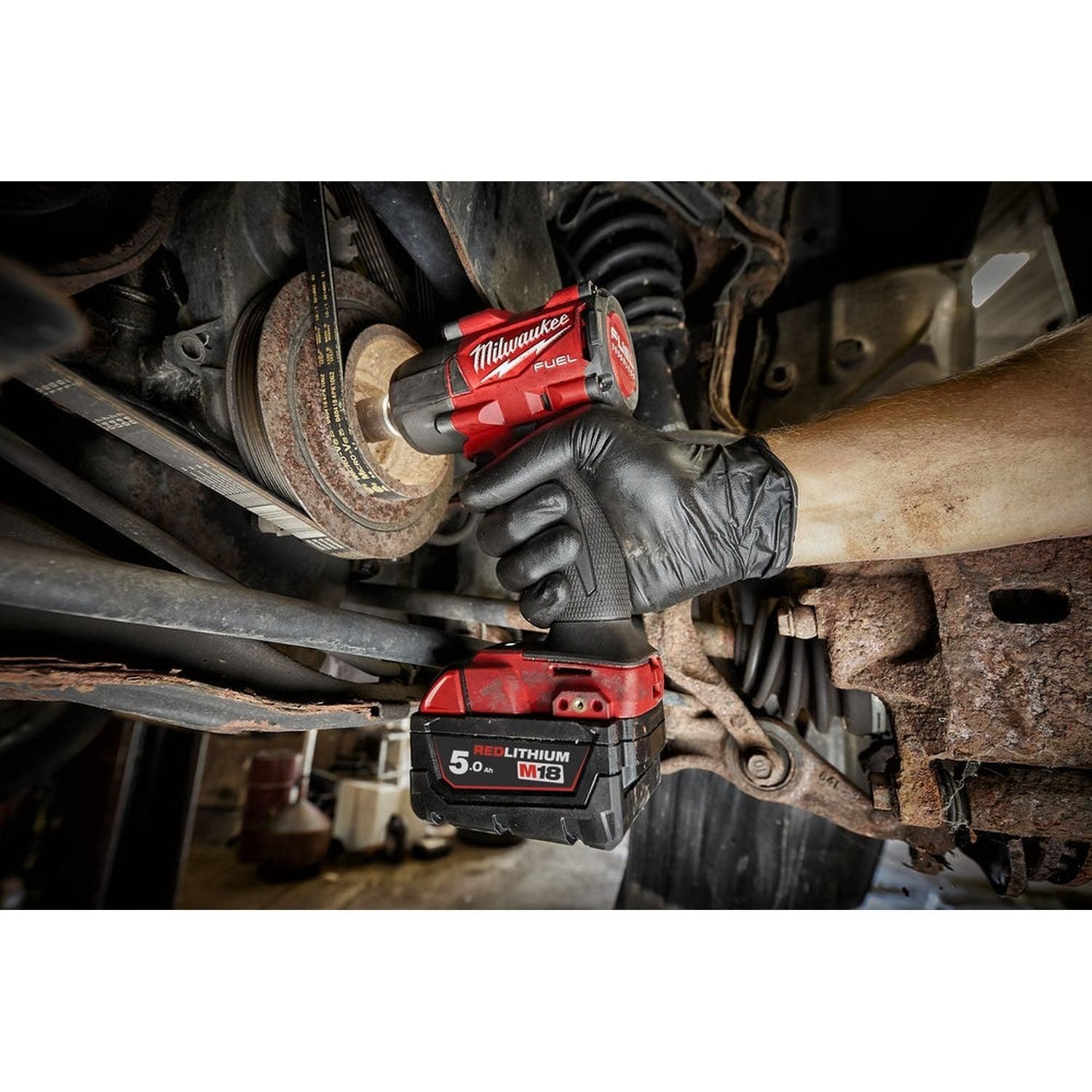 https://api.mastertools.nl/media/catalog/product/cache/4ac98b0d5e81b56bd000310ba88c60e0/m/i/milwaukee-m18-fmtiw2p12-502x-accu-slagmoersleutel-12-5_0ah-in-hd-box-4058546346447-mastertools_nl-5.jpg
