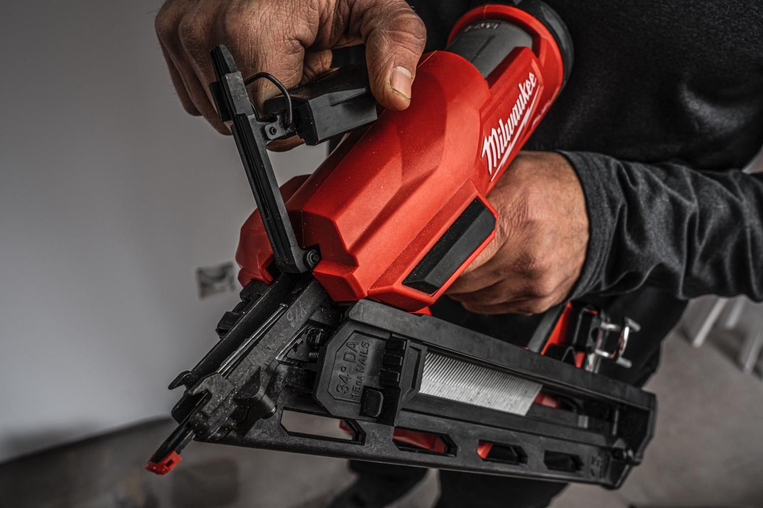 https://api.mastertools.nl/media/catalog/product/cache/4ac98b0d5e81b56bd000310ba88c60e0/m/i/milwaukee-m18-fn15ga-0x-accu-afwerkingstacker-15-ga-18v-4933478091-4058546340247-mastertools_nl-2.jpg