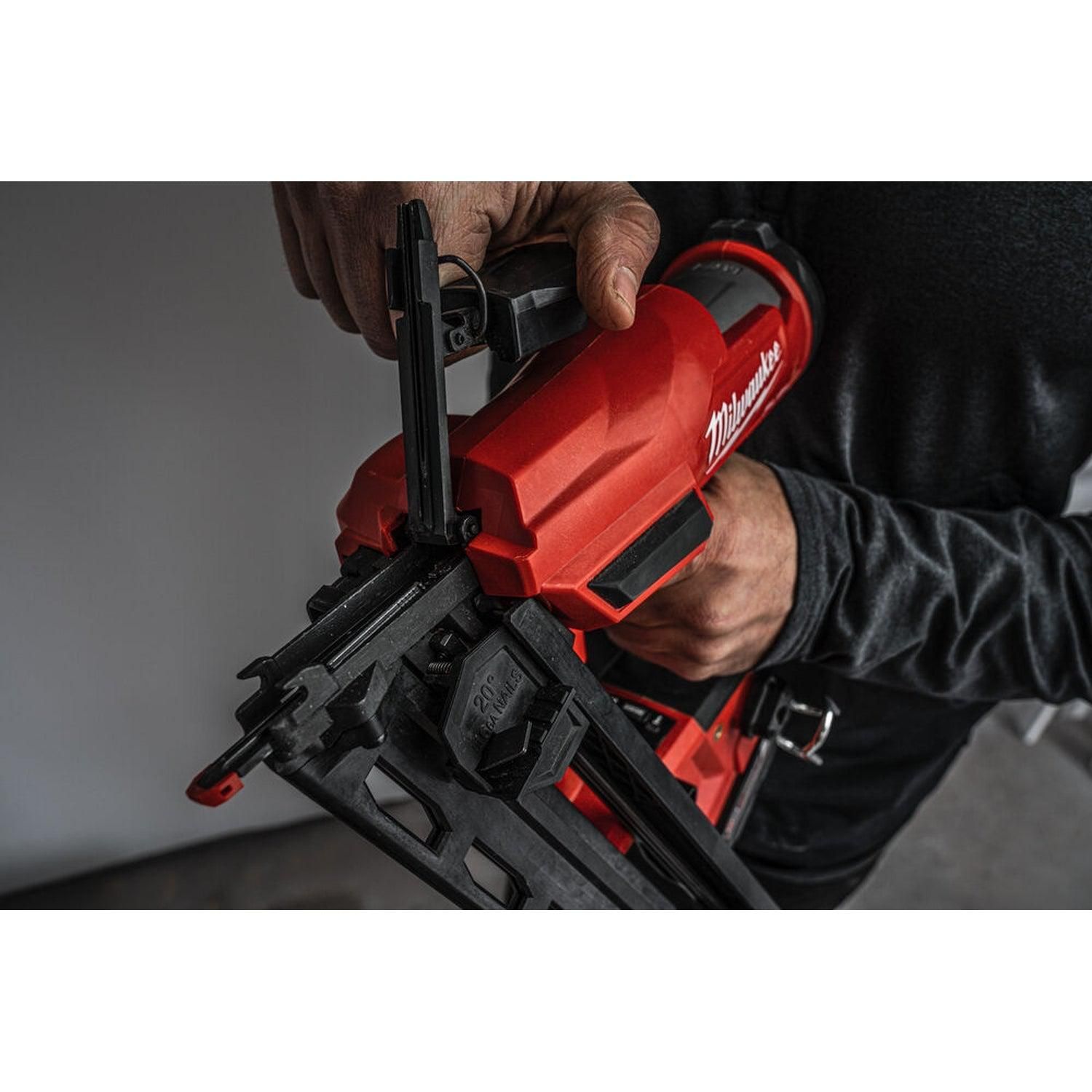 https://api.mastertools.nl/media/catalog/product/cache/4ac98b0d5e81b56bd000310ba88c60e0/m/i/milwaukee-m18-fn16ga-0x-accu-afwerkingstacker-18v-basic-body-in-hd-box-4933478094-4058546340278-mastertools_nl-4.jpg