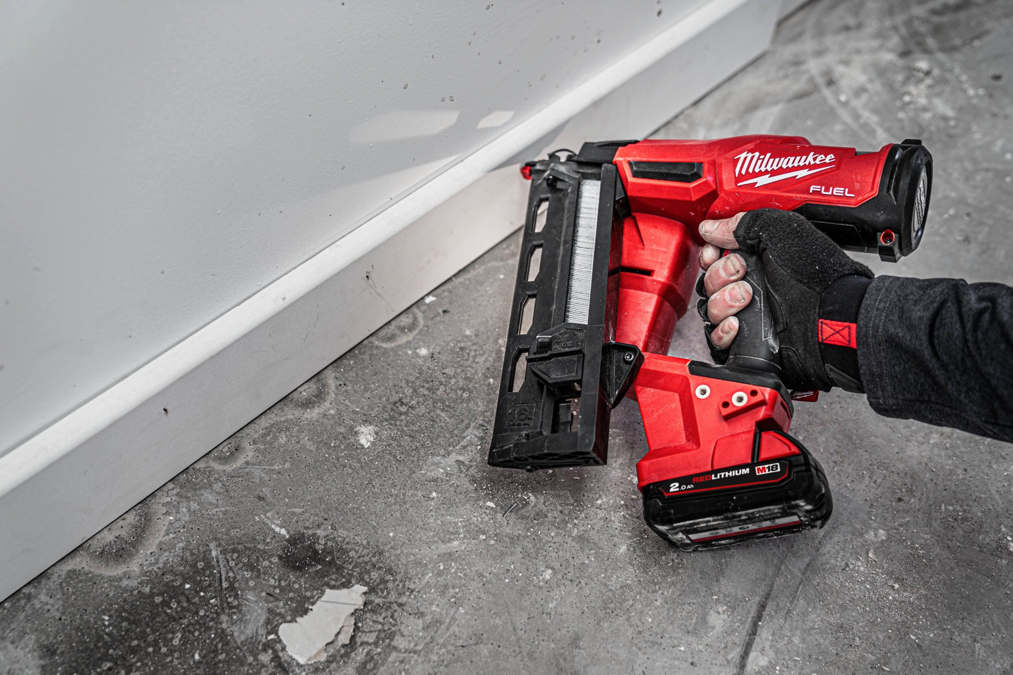 https://api.mastertools.nl/media/catalog/product/cache/4ac98b0d5e81b56bd000310ba88c60e0/m/i/milwaukee-m18-fn16ga-202x-accu-afwerkingstacker-16ga-18v-2_0ah-in-hd-box-4933478092-4058546340254-mastertools_nl-10.jpg