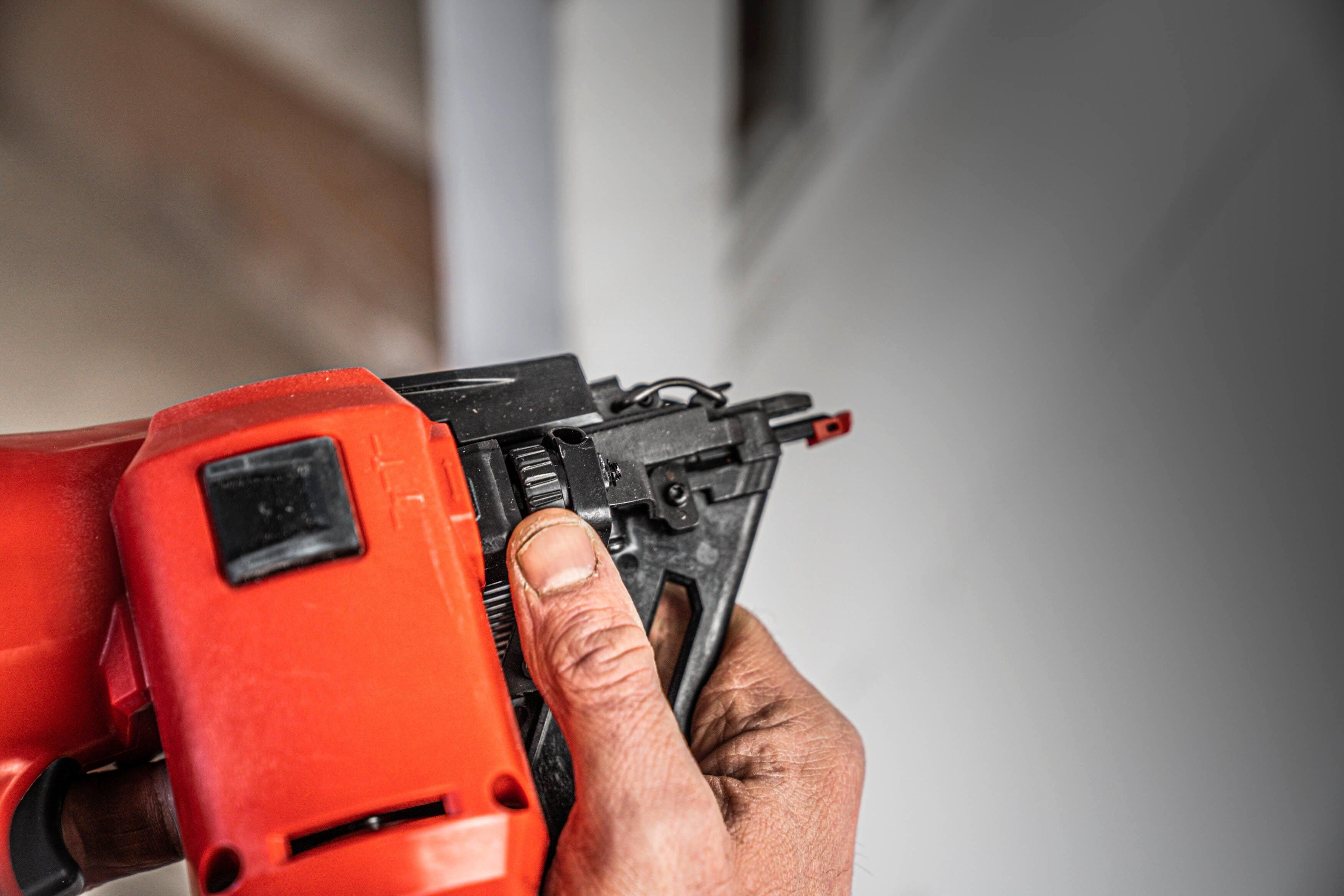 https://api.mastertools.nl/media/catalog/product/cache/4ac98b0d5e81b56bd000310ba88c60e0/m/i/milwaukee-m18-fn16ga-202x-accu-afwerkingstacker-16ga-18v-2_0ah-in-hd-box-4933478092-4058546340254-mastertools_nl-12.jpg