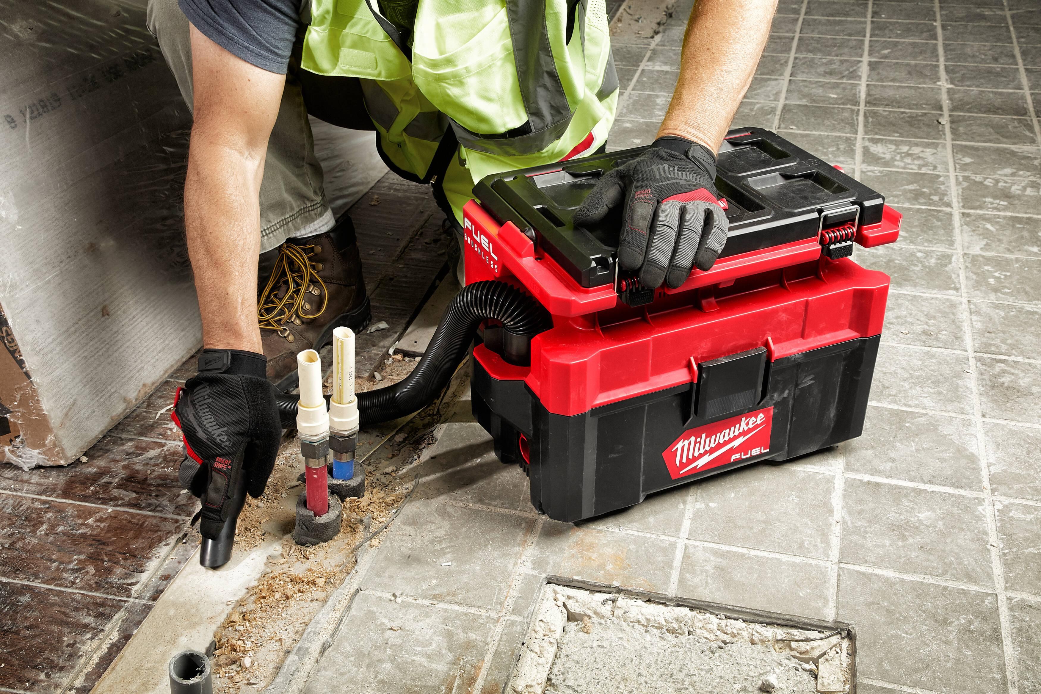 https://api.mastertools.nl/media/catalog/product/cache/4ac98b0d5e81b56bd000310ba88c60e0/m/i/milwaukee-m18-fpovcl-0-packouttm-natdroogzuiger-18v-basic-body-4933478187-4058546341206-mastertools_nl-13.jpg