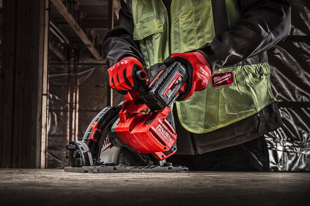 https://api.mastertools.nl/media/catalog/product/cache/4ac98b0d5e81b56bd000310ba88c60e0/m/i/milwaukee-m18-fps55-552p-accu-invalzaag-18v-55ah-in-packouttm-toolbox-4933478778-4058546360603-mastertools_nl-5.jpg