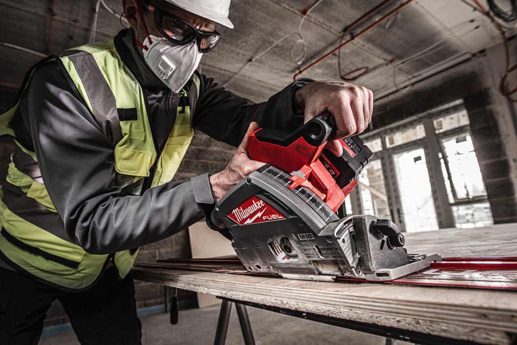 https://api.mastertools.nl/media/catalog/product/cache/4ac98b0d5e81b56bd000310ba88c60e0/m/i/milwaukee-m18-fps55-552p-accu-invalzaag-18v-55ah-in-packouttm-toolbox-4933478778-4058546360603-mastertools_nl-6.jpg