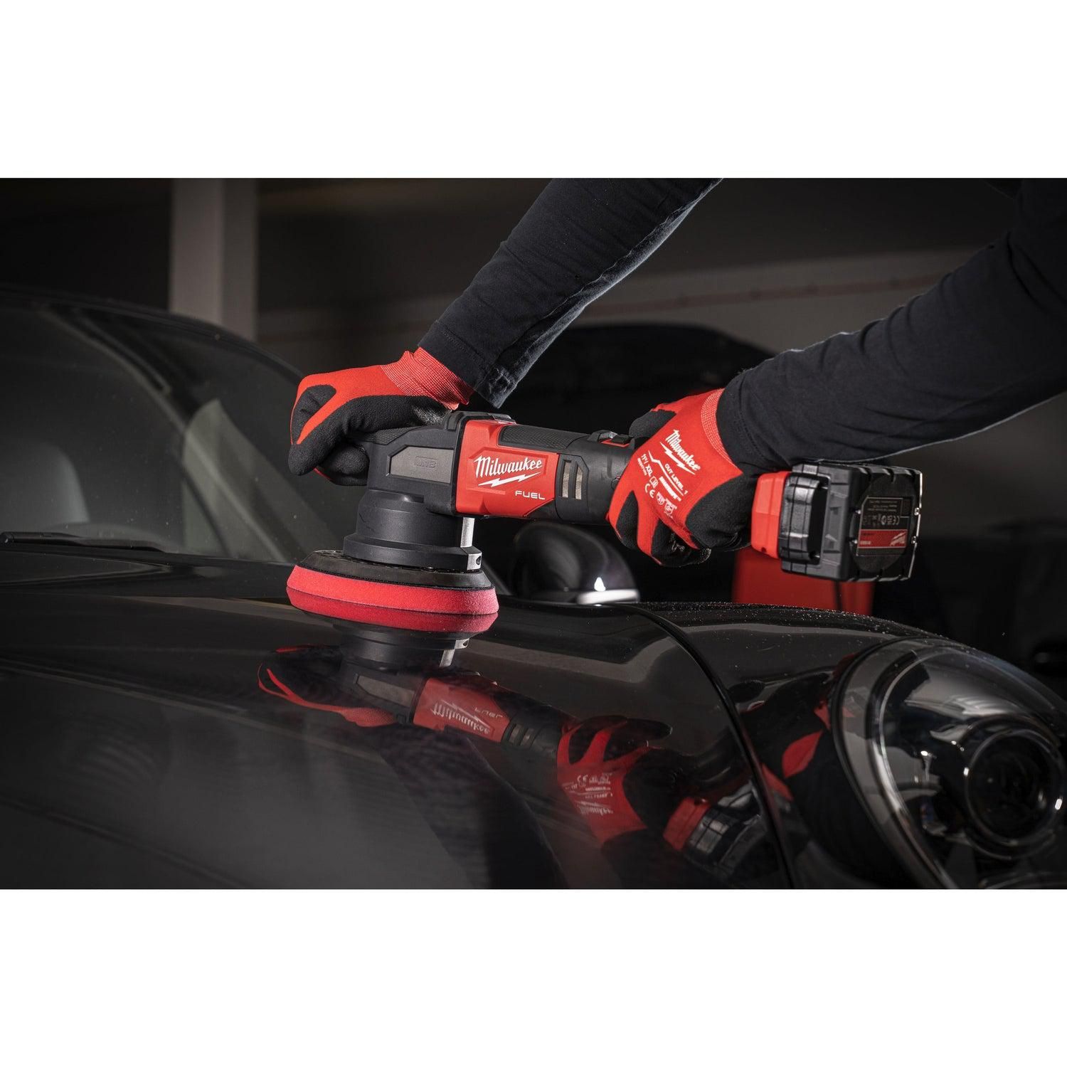 https://api.mastertools.nl/media/catalog/product/cache/4ac98b0d5e81b56bd000310ba88c60e0/m/i/milwaukee-m18-frop21-502x-accu-excentrische-polijstmachine-150mm-18v-5_0ah-m18-fueltm-in-hd-box-4933478837-4058546361198-mastertools_nl-14.jpg