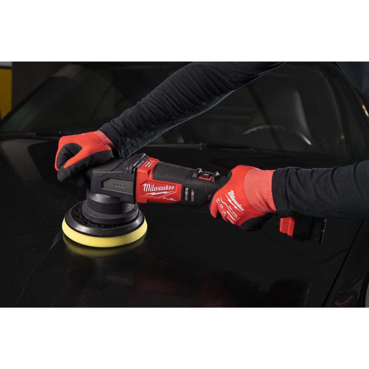 https://api.mastertools.nl/media/catalog/product/cache/4ac98b0d5e81b56bd000310ba88c60e0/m/i/milwaukee-m18-frop21-502x-accu-excentrische-polijstmachine-150mm-18v-5_0ah-m18-fueltm-in-hd-box-4933478837-4058546361198-mastertools_nl-16.jpg
