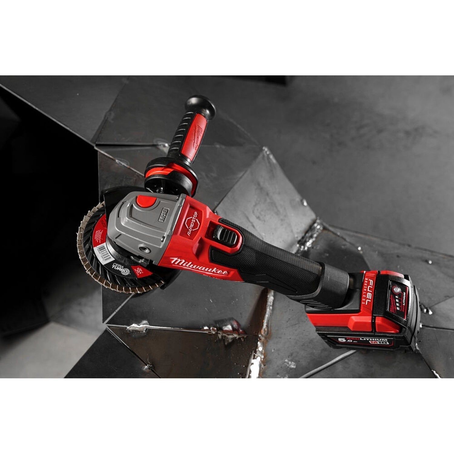 https://api.mastertools.nl/media/catalog/product/cache/4ac98b0d5e81b56bd000310ba88c60e0/m/i/milwaukee-m18-fsag125xb-0x-accu-haakse-slijper-125mm-18v-basic-body-in-hd-box-4933478429-4058546346201-mastertools_nl-6.jpg