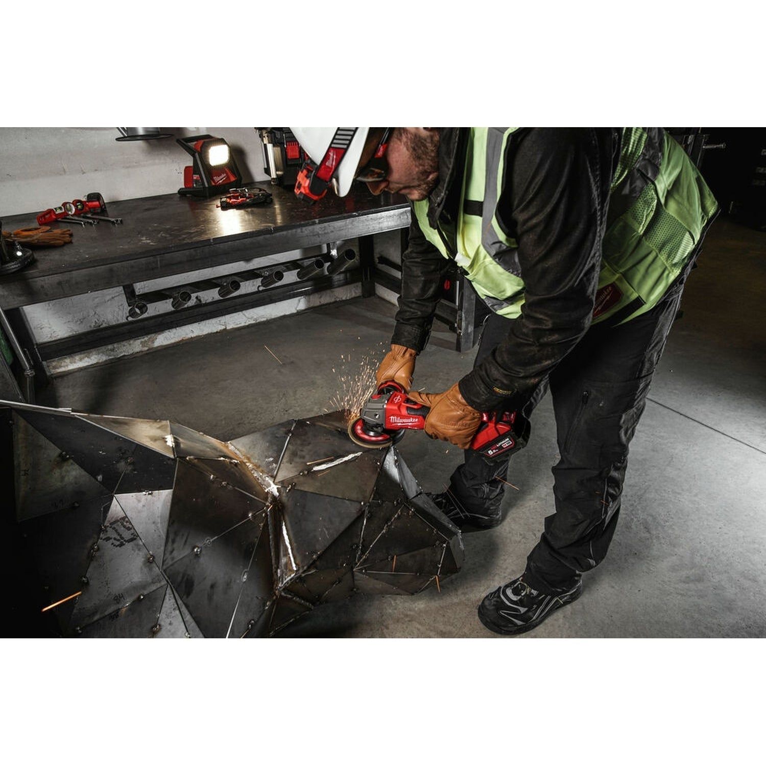 https://api.mastertools.nl/media/catalog/product/cache/4ac98b0d5e81b56bd000310ba88c60e0/m/i/milwaukee-m18-fsag125xb-0x-accu-haakse-slijper-125mm-18v-basic-body-in-hd-box-4933478429-4058546346201-mastertools_nl-7.jpg