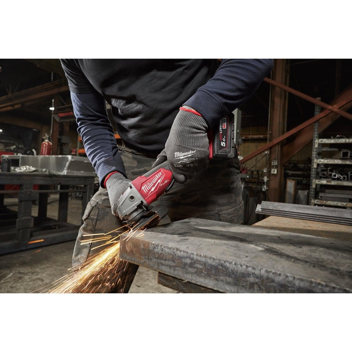 https://api.mastertools.nl/media/catalog/product/cache/4ac98b0d5e81b56bd000310ba88c60e0/m/i/milwaukee-m18-fsag125xb-502x-accu-haakse-slijper-125mm-18v-5_0ah-4933478430-4058546346218-mastertools_nl-8.jpg