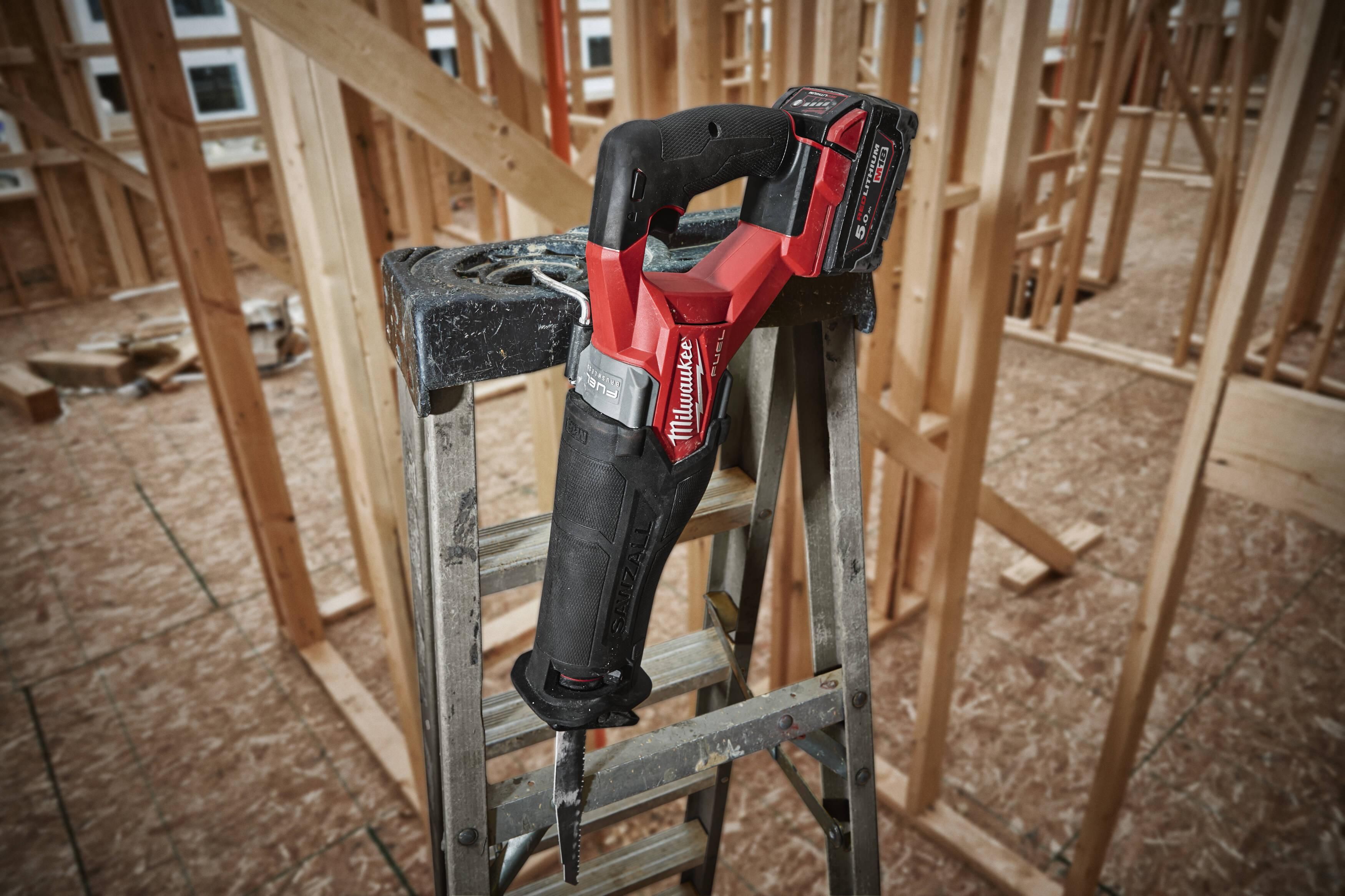 https://api.mastertools.nl/media/catalog/product/cache/4ac98b0d5e81b56bd000310ba88c60e0/m/i/milwaukee-m18-fsz-502x-accu-reciprozaag-18v-5_0ah-in-hd-box-4933478291-4058546344689-mastertools_nl-12.jpg