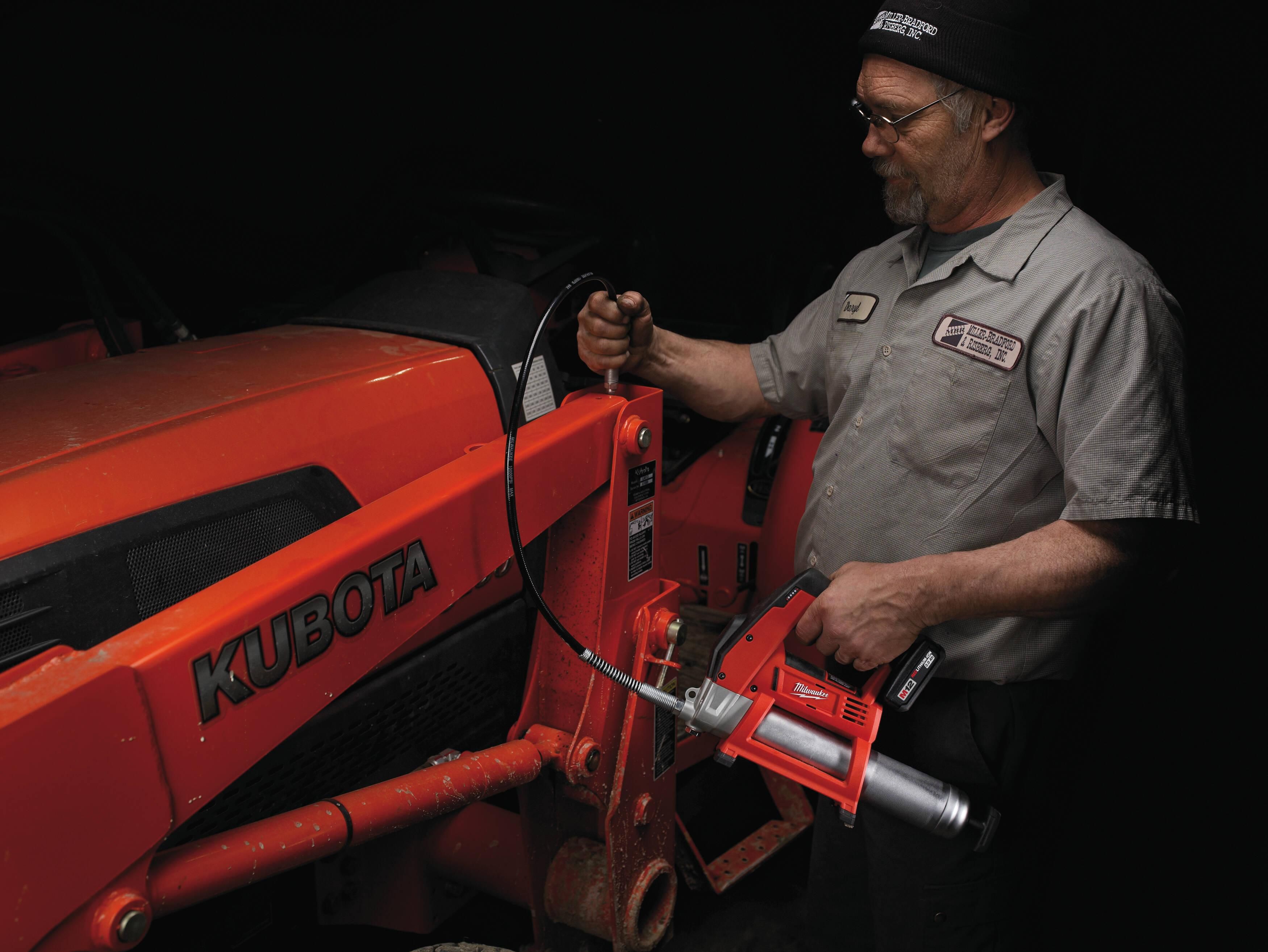 https://api.mastertools.nl/media/catalog/product/cache/4ac98b0d5e81b56bd000310ba88c60e0/m/i/milwaukee-m18-gg-0-accu-vetspuit-heavy-duty-18v-basic-body-m18tm-4933440493-4002395000357-mastertools_nl-5.jpg