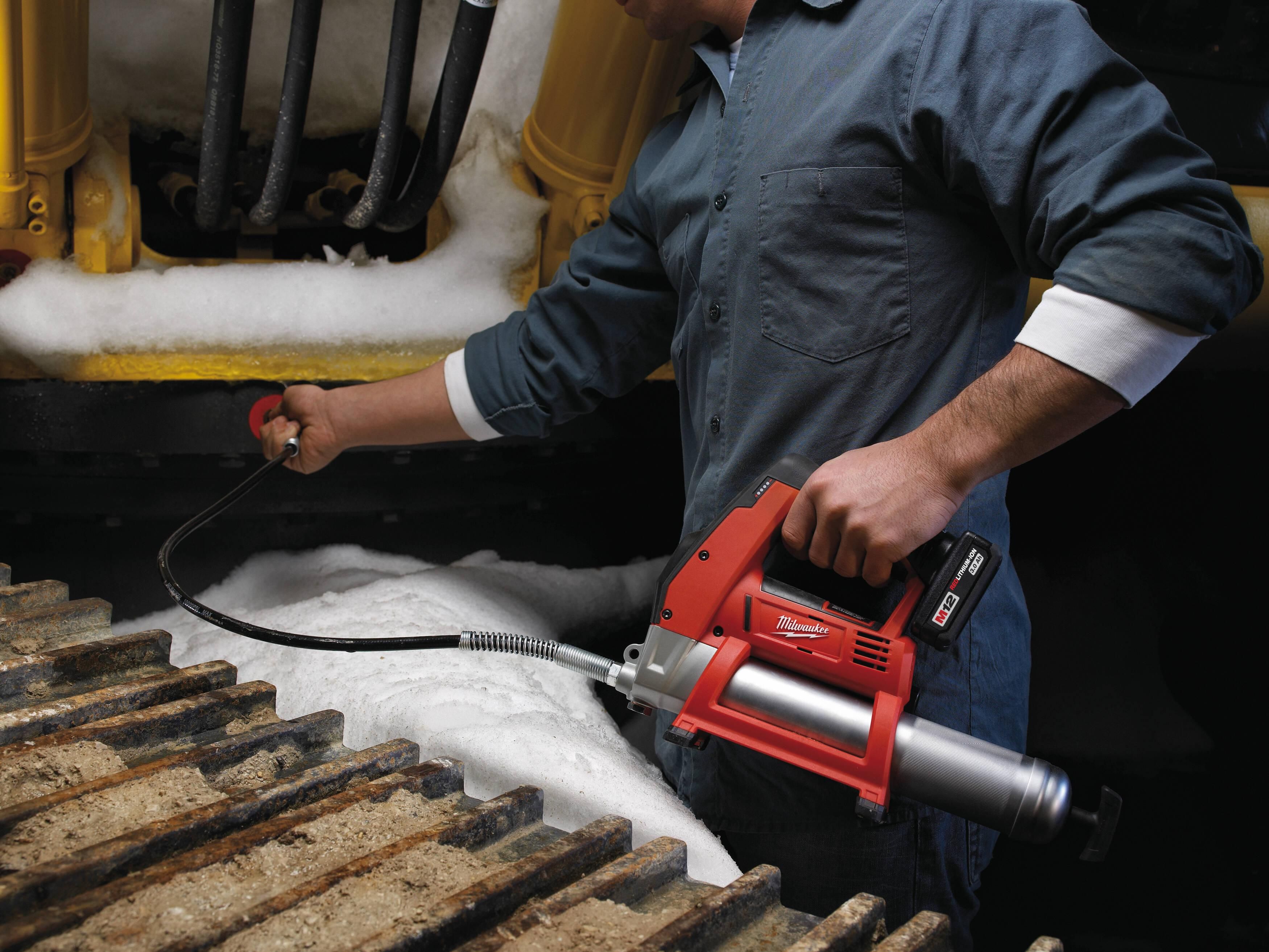 https://api.mastertools.nl/media/catalog/product/cache/4ac98b0d5e81b56bd000310ba88c60e0/m/i/milwaukee-m18-gg-0-accu-vetspuit-heavy-duty-18v-basic-body-m18tm-4933440493-4002395000357-mastertools_nl-6.jpg