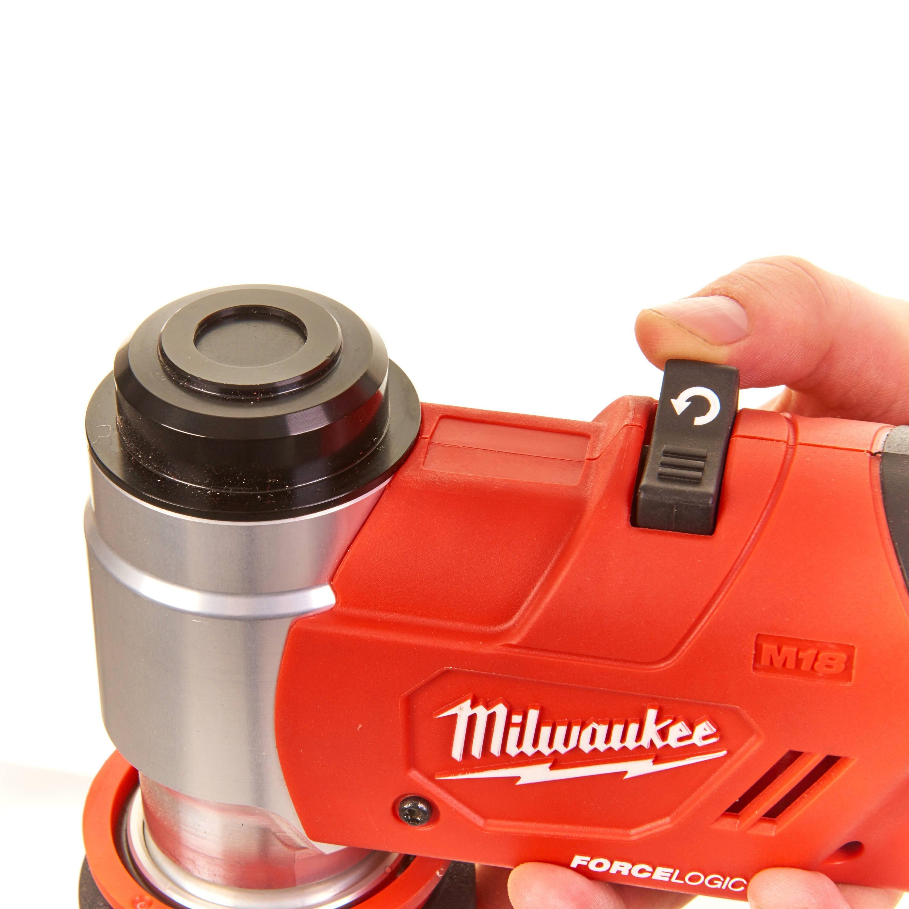 https://api.mastertools.nl/media/catalog/product/cache/4ac98b0d5e81b56bd000310ba88c60e0/m/i/milwaukee-m18-hkp-201c-accu-hydraulische-ponsmachine-18v-2_0ah-li-ion-m18tm-force-logictm-in-koffer-4933451202-4002395138906-mastertools_nl-8.jpg