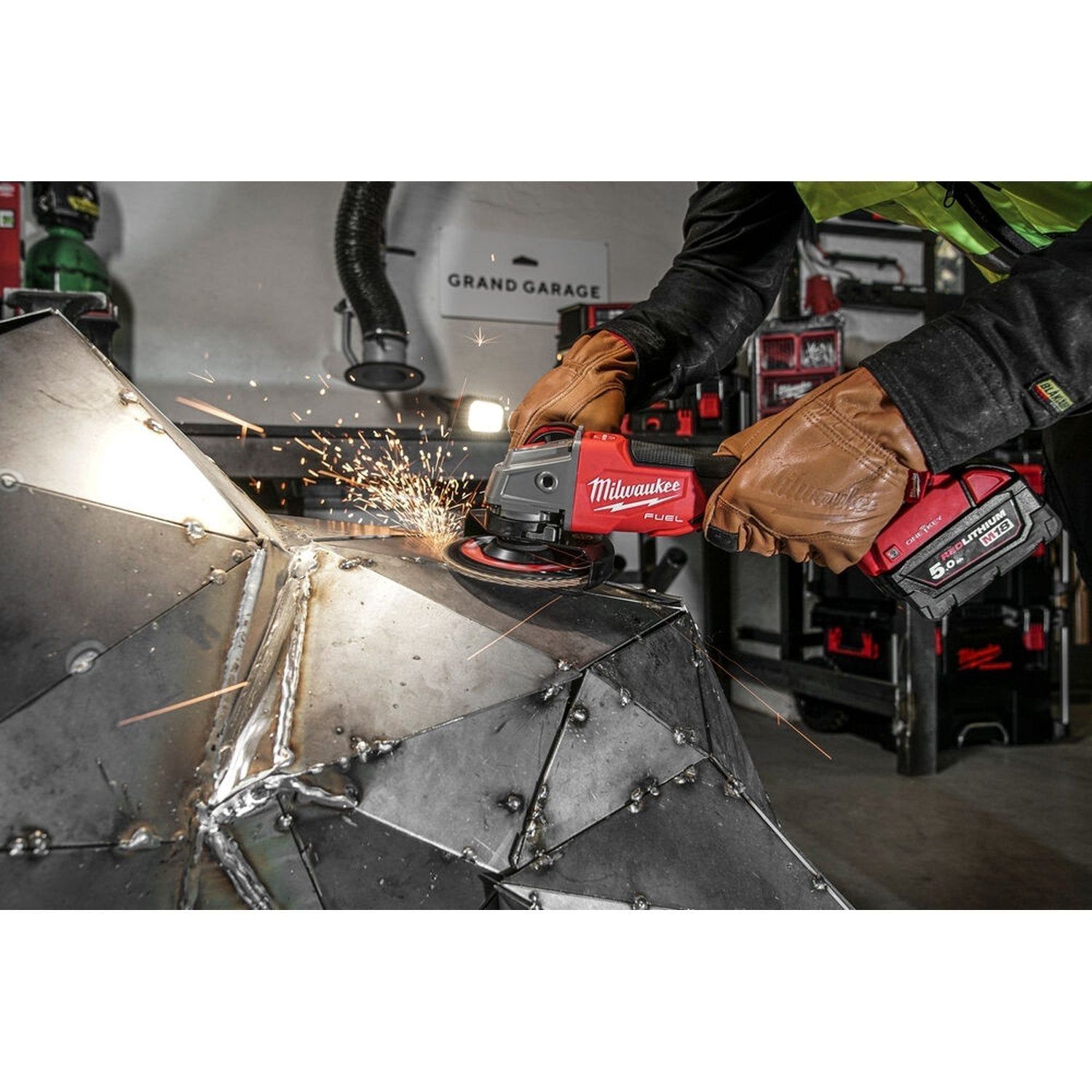 https://api.mastertools.nl/media/catalog/product/cache/4ac98b0d5e81b56bd000310ba88c60e0/m/i/milwaukee-m18-onefsag125xpdb-502x-accu-haakse-slijper-125mm-5_0ah-in-hd-box-4058546346263-mastertools_nl-5.jpg