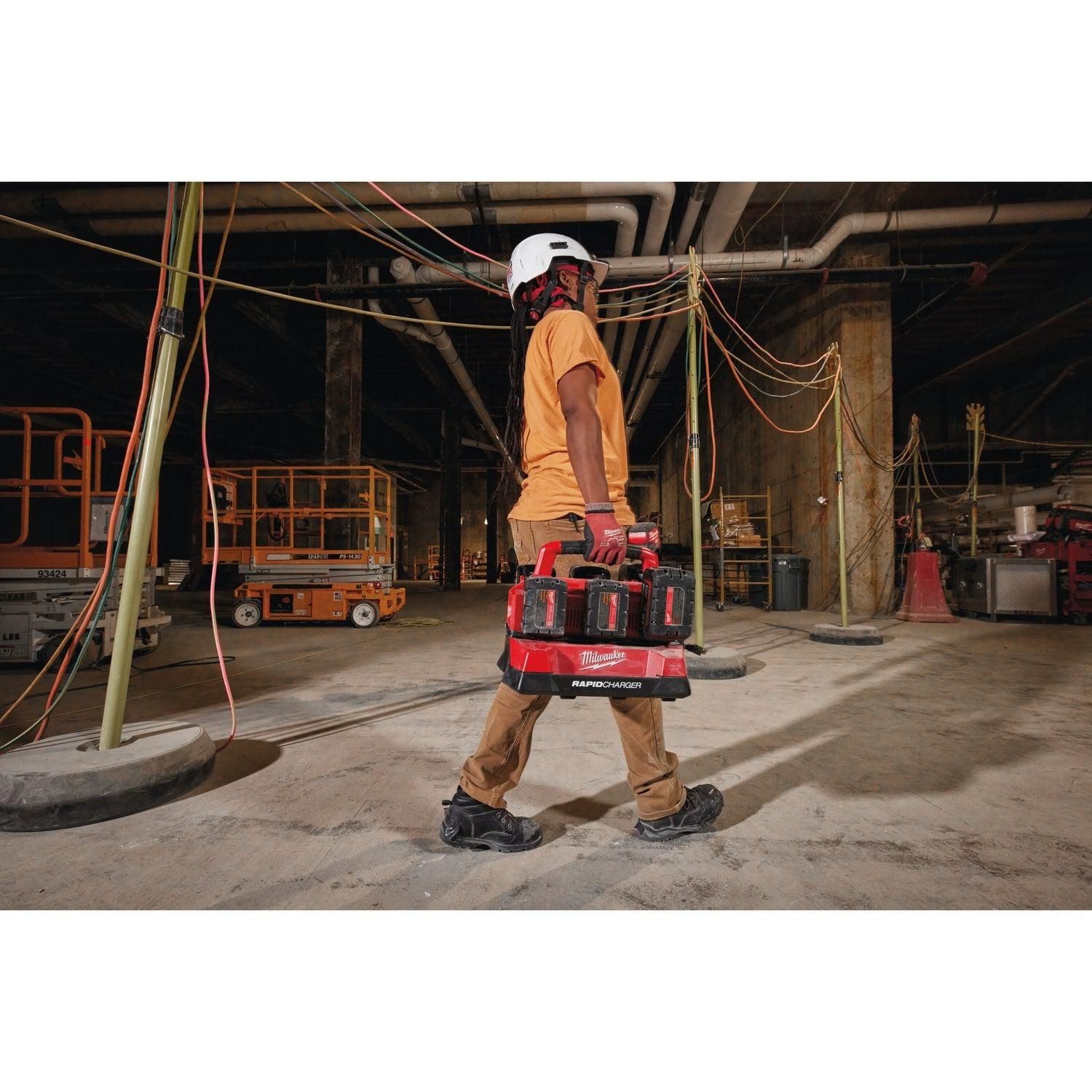 https://api.mastertools.nl/media/catalog/product/cache/4ac98b0d5e81b56bd000310ba88c60e0/m/i/milwaukee-m18-pc6-packouttm-dual-bay-snellader-18v-4932480162-4058546404475-mastertools_nl-8.jpg