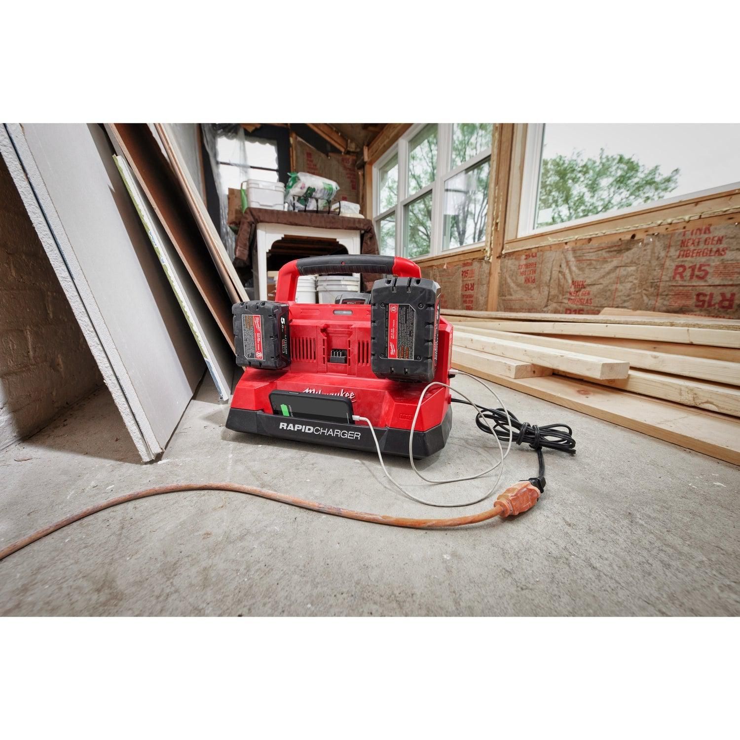 https://api.mastertools.nl/media/catalog/product/cache/4ac98b0d5e81b56bd000310ba88c60e0/m/i/milwaukee-m18-pc6-packouttm-dual-bay-snellader-18v-4932480162-4058546404475-mastertools_nl-9.jpg