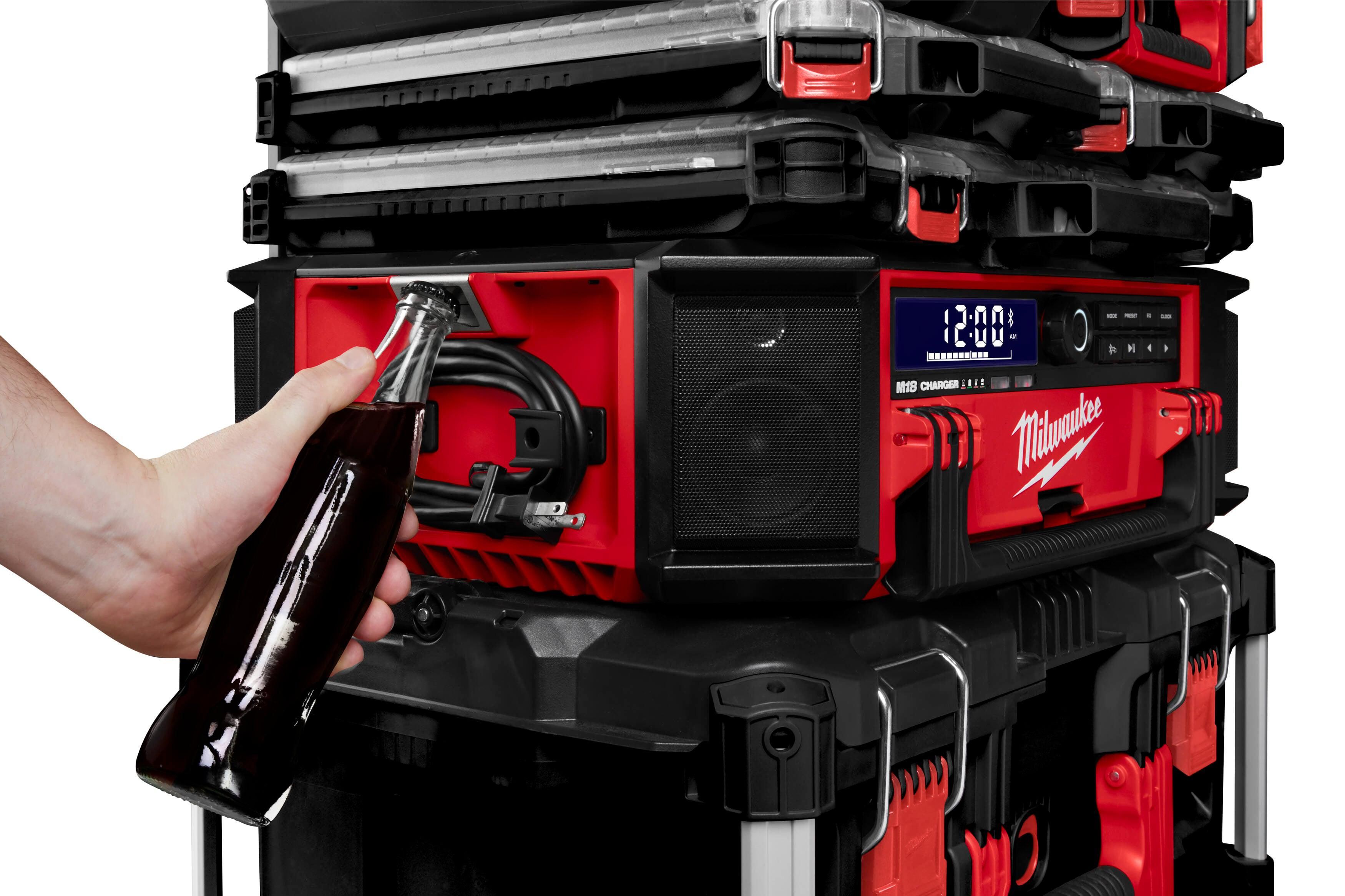 https://api.mastertools.nl/media/catalog/product/cache/4ac98b0d5e81b56bd000310ba88c60e0/m/i/milwaukee-m18-prcdabtm-packouttm-radiolader-18v-basic-body-4933472112-4058546325084-mastertools_nl-10.jpg