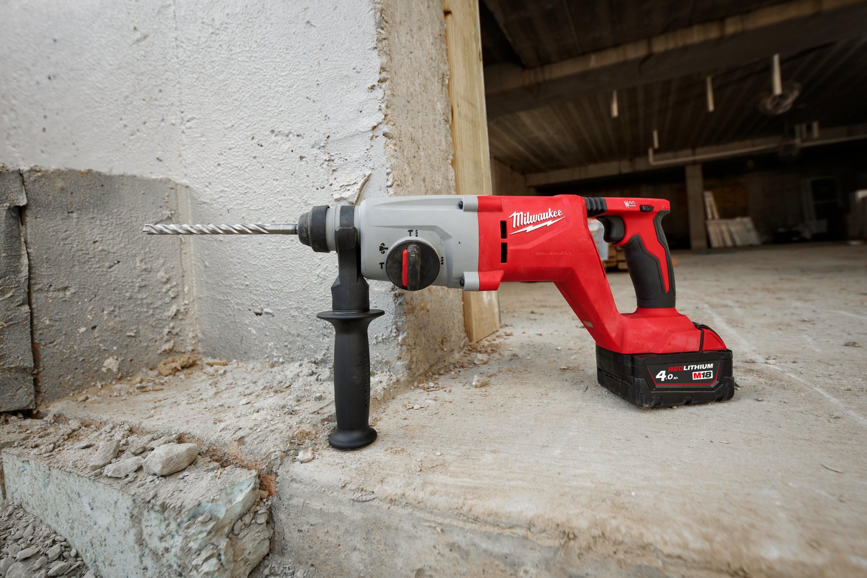 https://api.mastertools.nl/media/catalog/product/cache/4ac98b0d5e81b56bd000310ba88c60e0/m/i/milwaukee-m18tm-blhacd26-402x-accu-combihamer-26mm-sds-d-handvat-18v-40ah-in-hd-box-4933492480-4058546418472-mastertools_nl-6.jpg