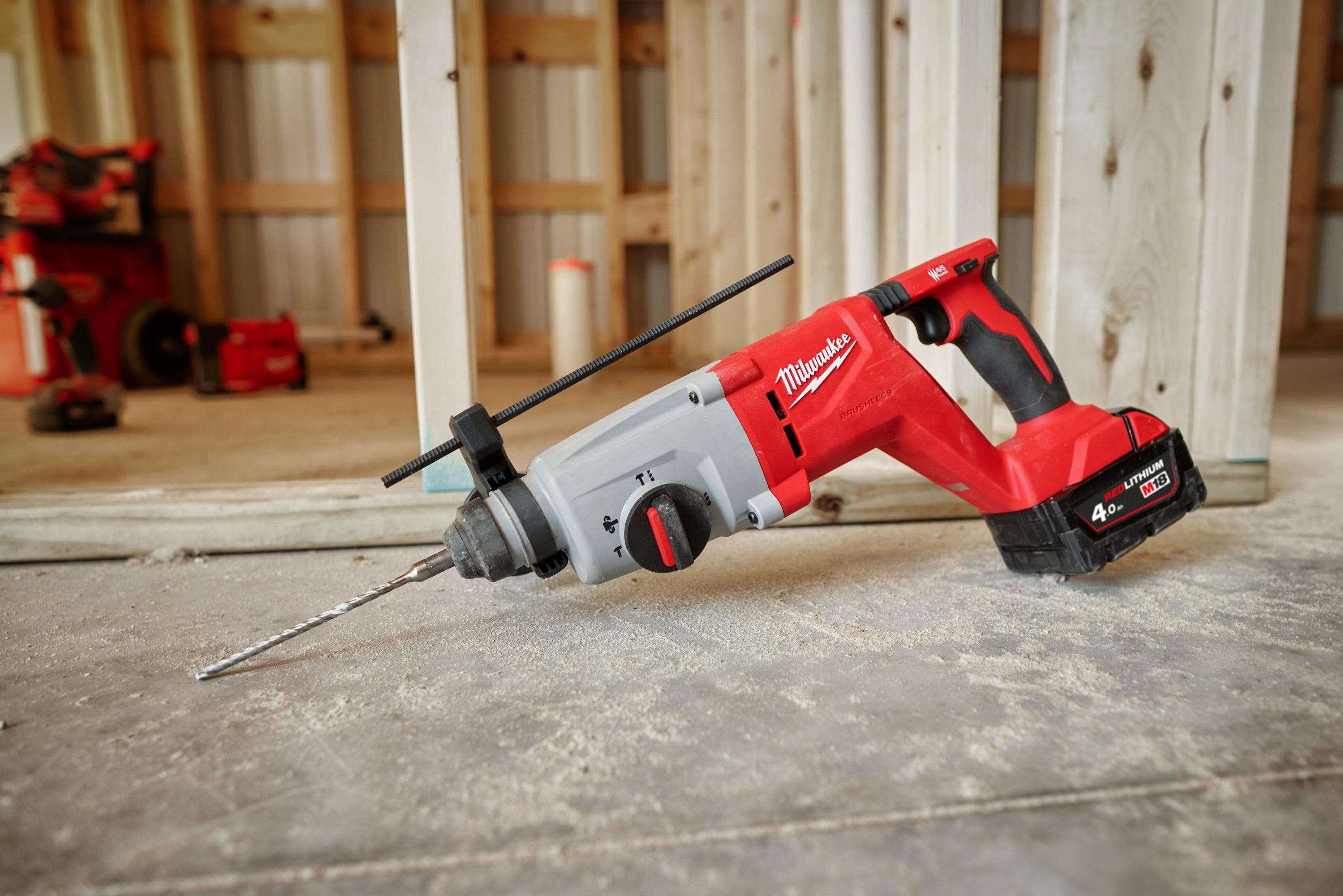 https://api.mastertools.nl/media/catalog/product/cache/4ac98b0d5e81b56bd000310ba88c60e0/m/i/milwaukee-m18tm-blhacd26-402x-accu-combihamer-26mm-sds-d-handvat-18v-40ah-in-hd-box-4933492480-4058546418472-mastertools_nl-7.jpg