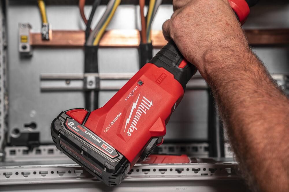 https://api.mastertools.nl/media/catalog/product/cache/4ac98b0d5e81b56bd000310ba88c60e0/m/i/milwaukee-m18tm-onehcct60-202c-force-logictm-60-kn-accu-kabelkrimptang-18v-20ah-in-koffer-4933479684-4058546374785-mastertools_nl-6.jpg