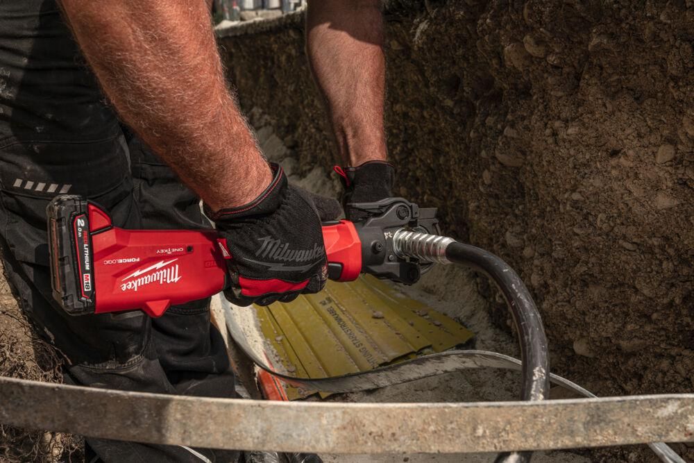 https://api.mastertools.nl/media/catalog/product/cache/4ac98b0d5e81b56bd000310ba88c60e0/m/i/milwaukee-m18tm-onehcct60-202c-force-logictm-60-kn-accu-kabelkrimptang-18v-20ah-in-koffer-4933479684-4058546374785-mastertools_nl-7.jpg