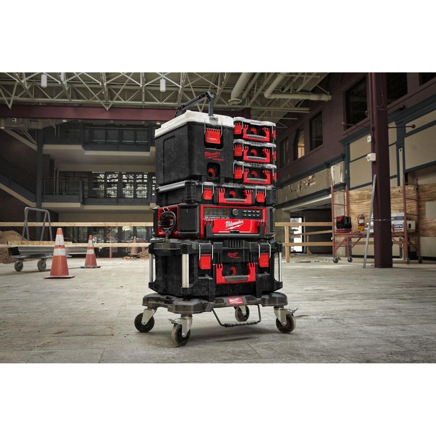 https://api.mastertools.nl/media/catalog/product/cache/4ac98b0d5e81b56bd000310ba88c60e0/m/i/milwaukee-packout-hard-cooler-koelbox-4932471722-4058546296216-mastertools_nl-11.jpg