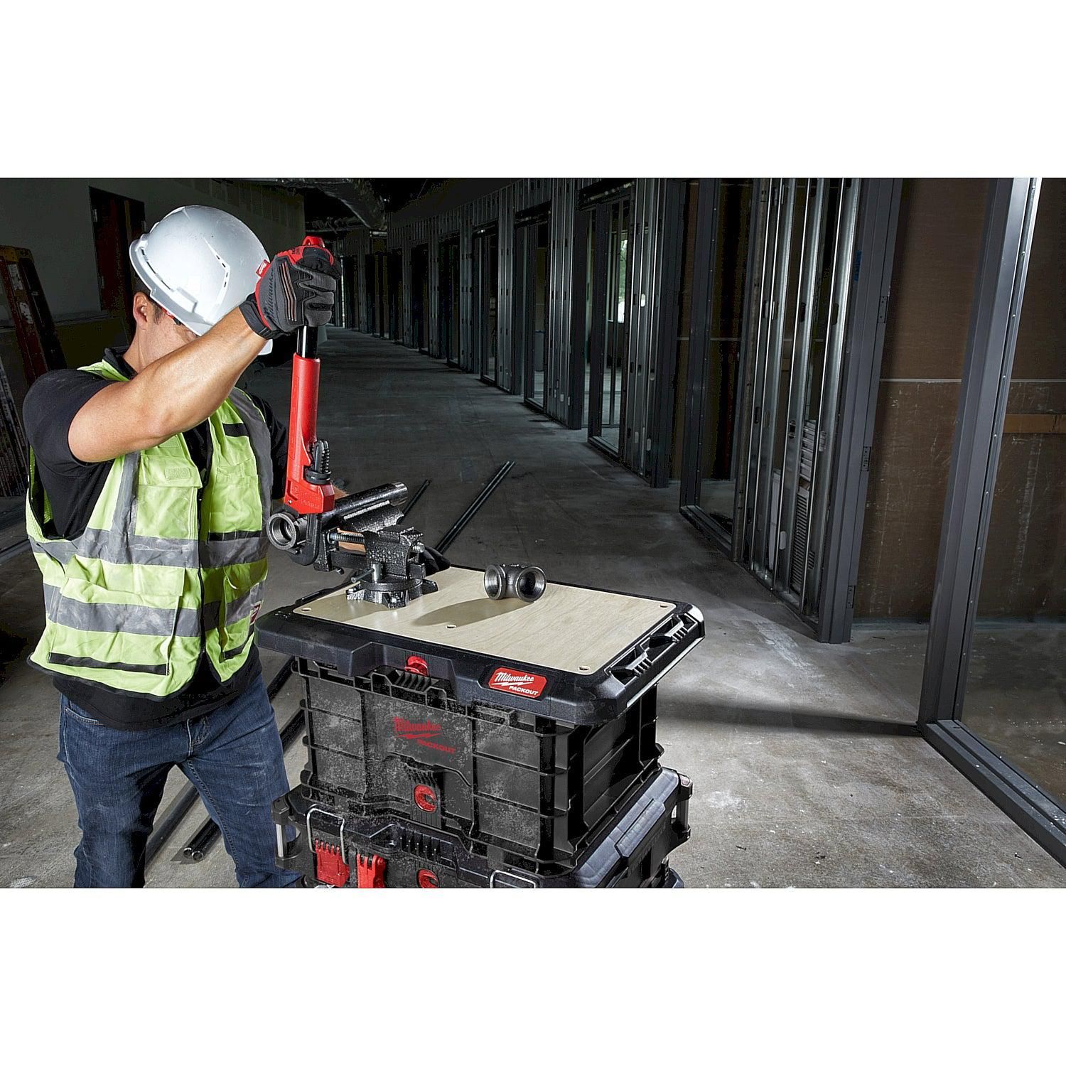 https://api.mastertools.nl/media/catalog/product/cache/4ac98b0d5e81b56bd000310ba88c60e0/m/i/milwaukee-packouttm-aanpasbaar-werkoppervlak-4932472128-4058546325244-mastertools_nl-7.jpg