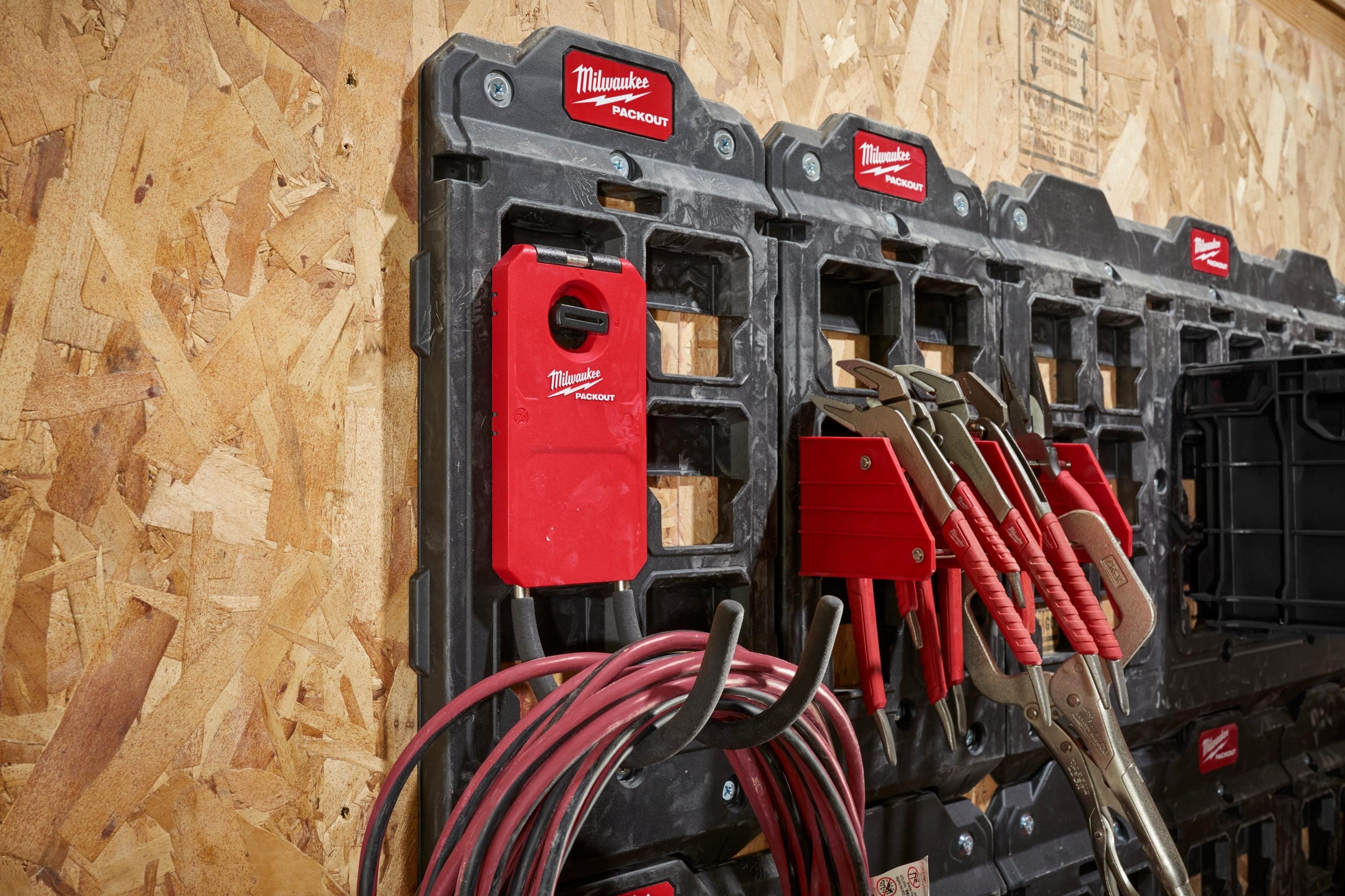 https://api.mastertools.nl/media/catalog/product/cache/4ac98b0d5e81b56bd000310ba88c60e0/m/i/milwaukee-packouttm-gebogen-haak-4932480701-4058546409869-mastertools_nl-4.jpg