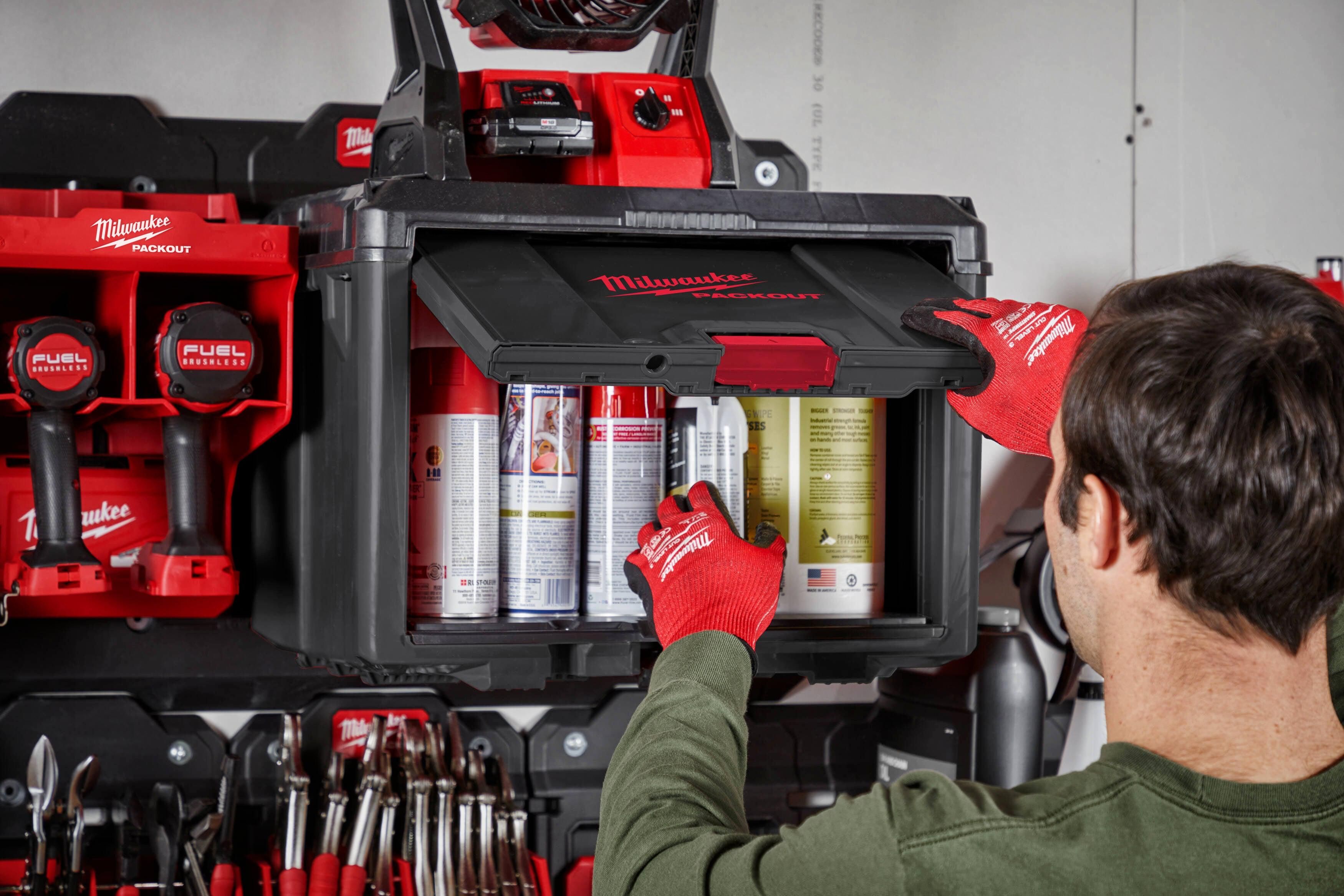 https://api.mastertools.nl/media/catalog/product/cache/4ac98b0d5e81b56bd000310ba88c60e0/m/i/milwaukee-packouttm-grote-opbergbox-4932480623-4058546409081-mastertools_nl-5.jpg