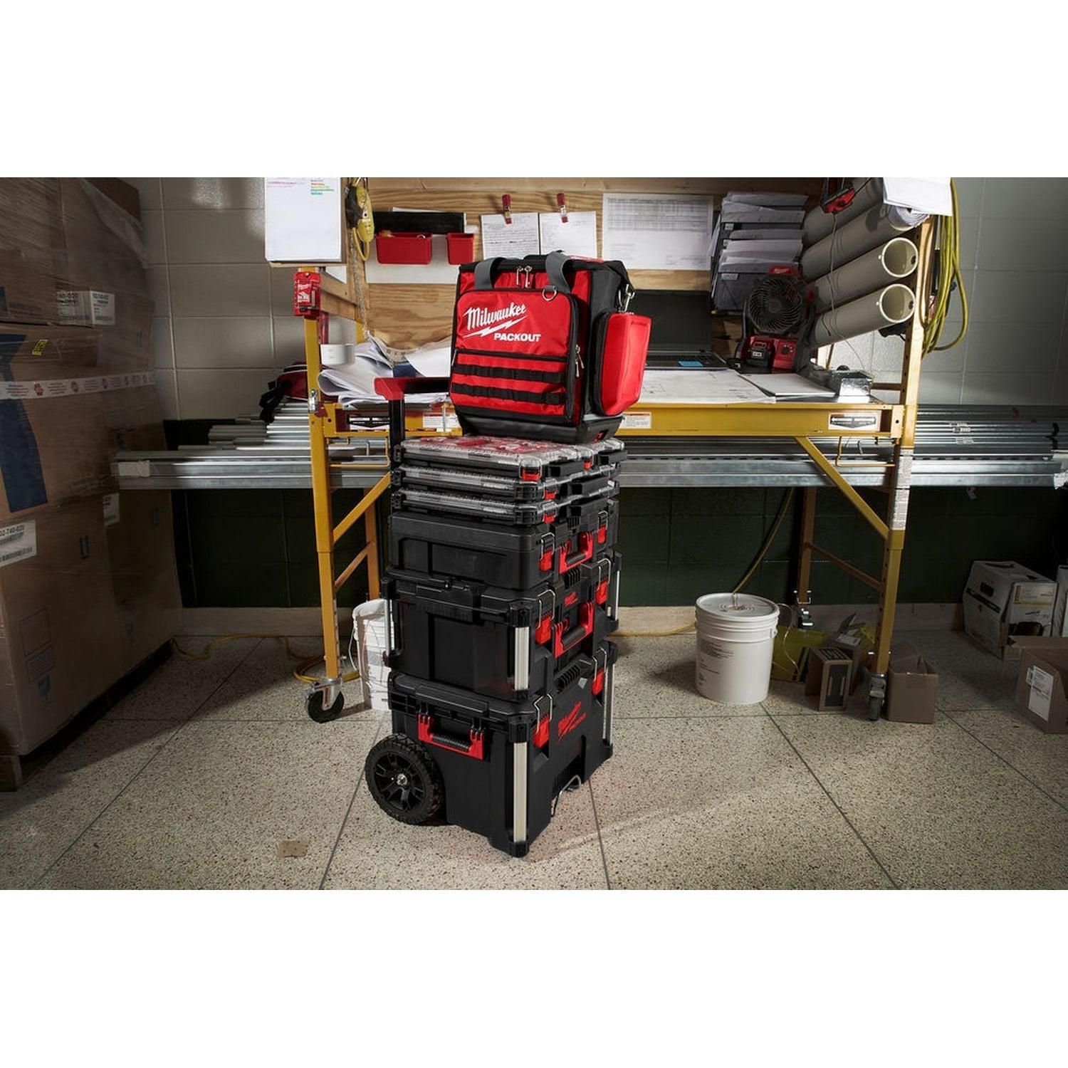https://api.mastertools.nl/media/catalog/product/cache/4ac98b0d5e81b56bd000310ba88c60e0/m/i/milwaukee-packouttm-tech-bag-packout-tech-bag-1-st-4932471130-4058546287580-mastertools_nl-6.jpg