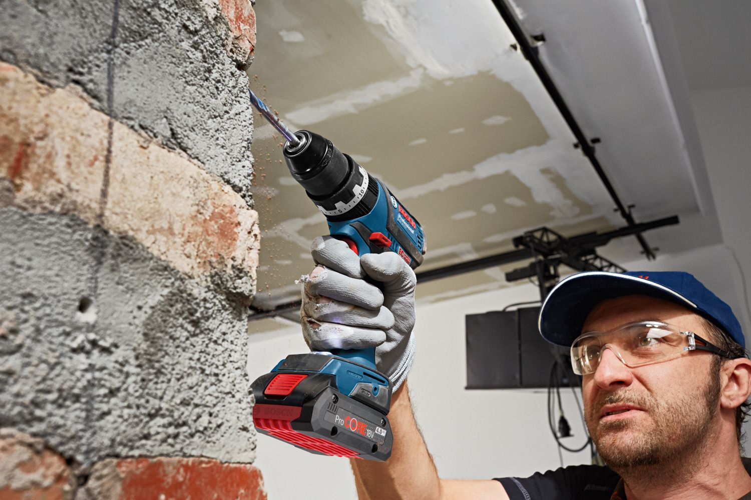 https://api.mastertools.nl/media/catalog/product/cache/4ac98b0d5e81b56bd000310ba88c60e0/o/2/o283224v186_gsb18v-ec_ziegel-39_4ah_procore.jpg