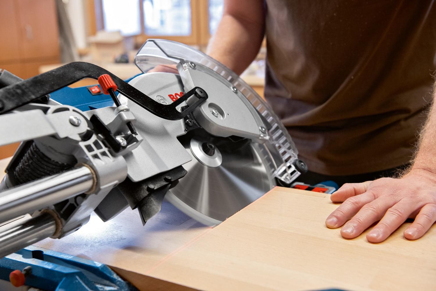 https://api.mastertools.nl/media/catalog/product/cache/4ac98b0d5e81b56bd000310ba88c60e0/o/4/o411722v186gcm_305-254_d_application_cutting_wood_bevel001.jpg