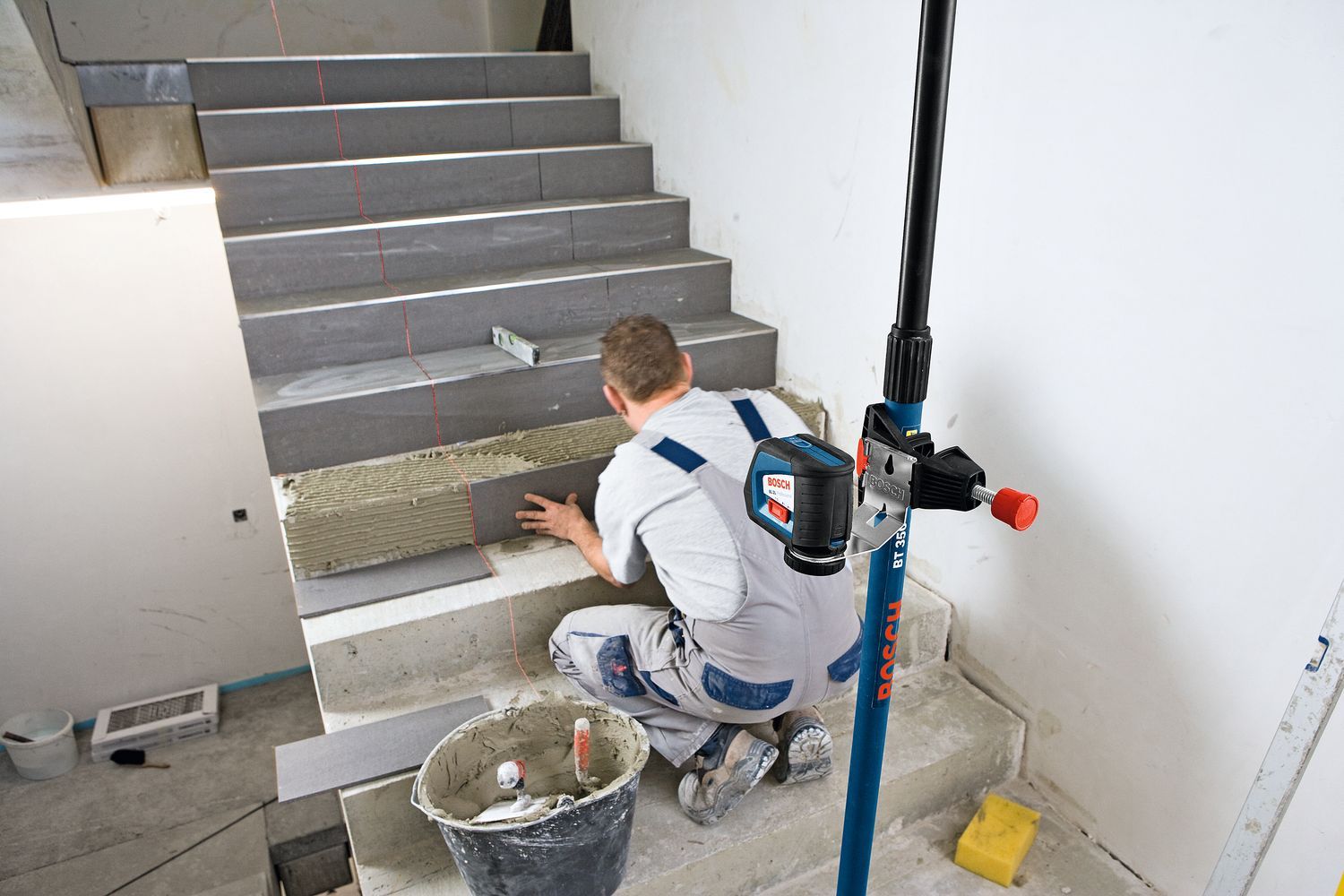 https://api.mastertools.nl/media/catalog/product/cache/4ac98b0d5e81b56bd000310ba88c60e0/o/4/o45024v15bl2lbt350_aw_fliesenlegeriii-009007.jpg
