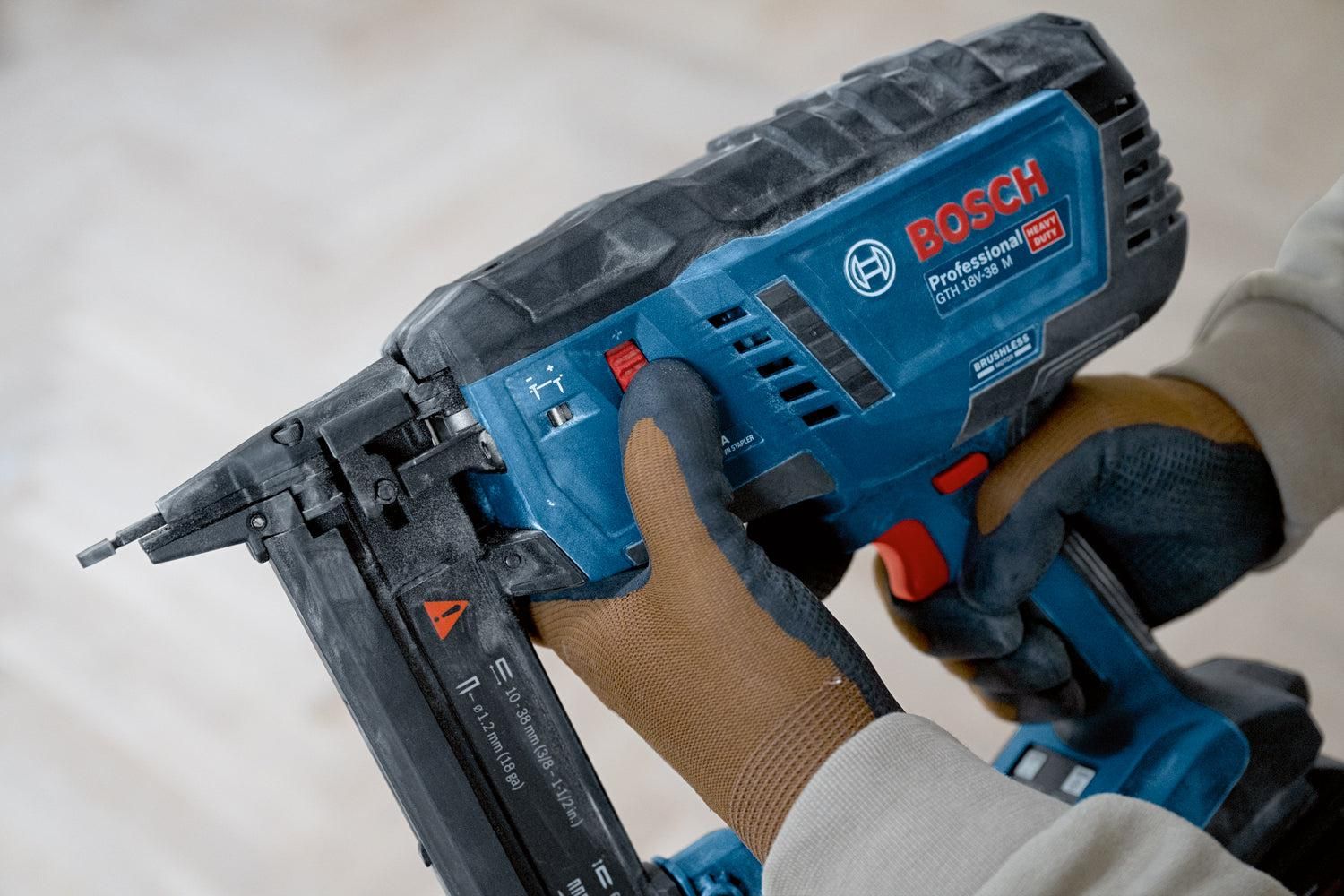 https://api.mastertools.nl/media/catalog/product/cache/4ac98b0d5e81b56bd000310ba88c60e0/o/4/o451571v186gth_18v-38-m_application_depth_adjustment_0745_f118fd2e-5e2d-485c-8fde-5df29f6d60ca.jpg
