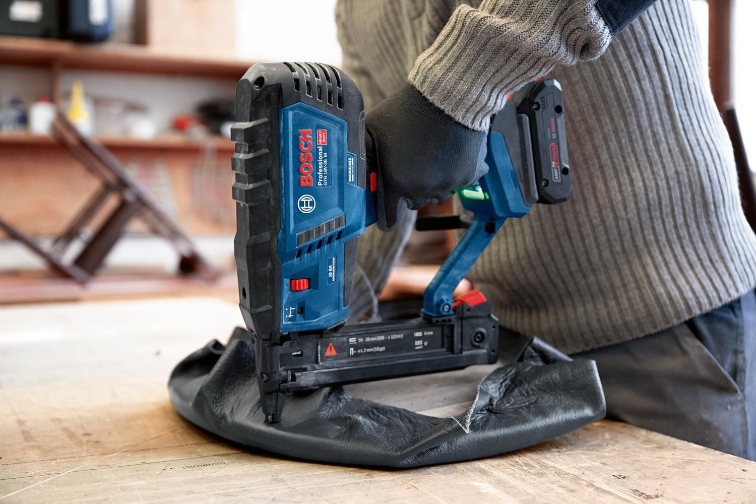 https://api.mastertools.nl/media/catalog/product/cache/4ac98b0d5e81b56bd000310ba88c60e0/o/4/o451734v186gth_18v-38_m_application_fabric_1392_5a90636d-26a2-4512-91fd-42d46f5448db.jpg
