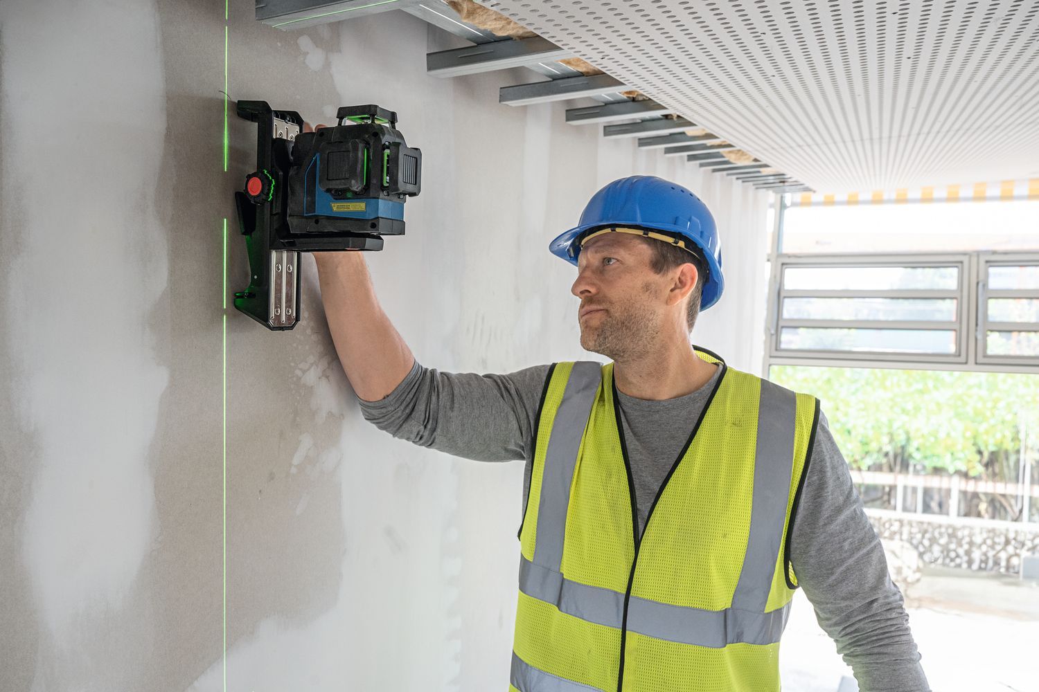 https://api.mastertools.nl/media/catalog/product/cache/4ac98b0d5e81b56bd000310ba88c60e0/o/4/o475499v15_gll_12v-100-33_cg_application_ceiling_t9.jpg