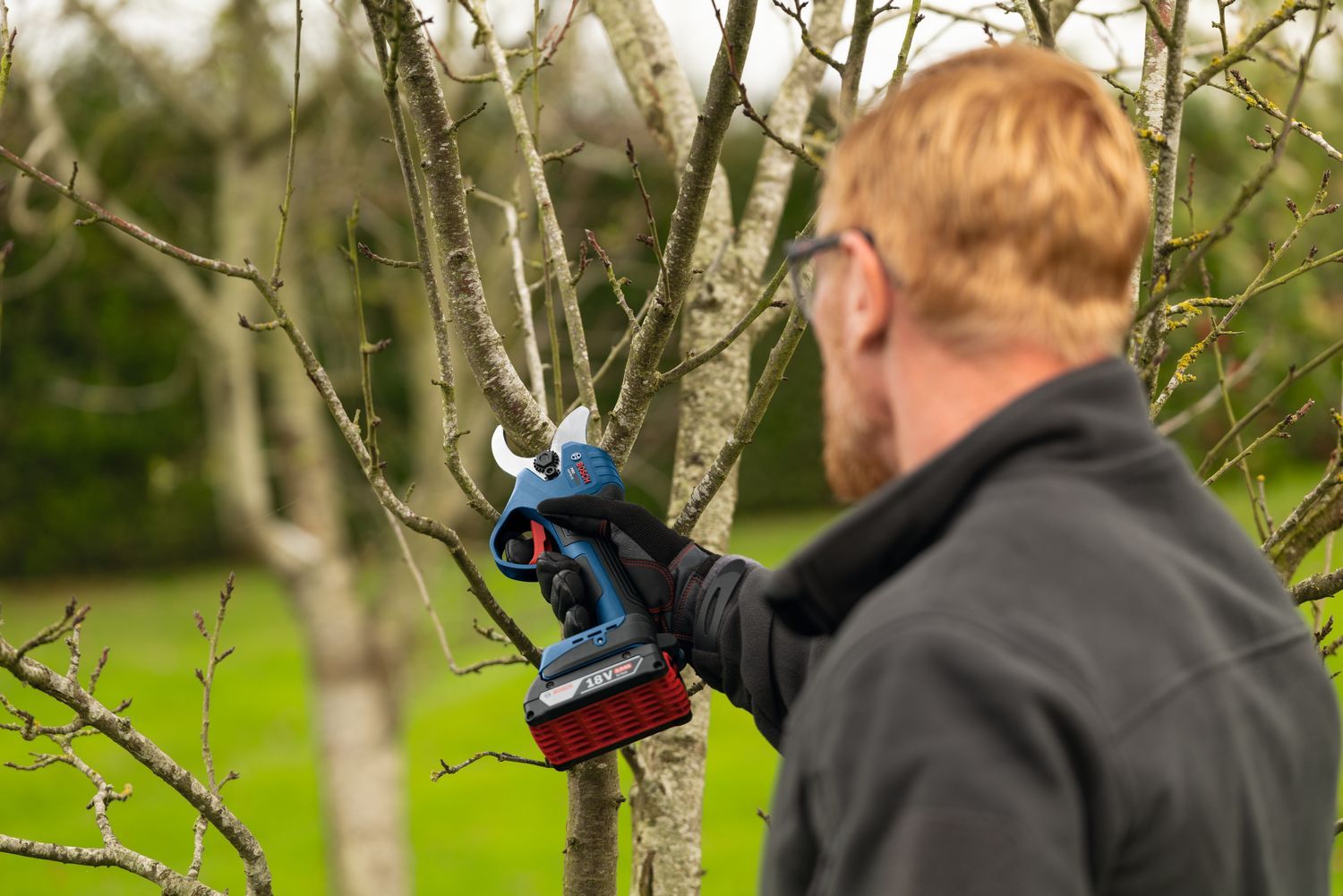 https://api.mastertools.nl/media/catalog/product/cache/4ac98b0d5e81b56bd000310ba88c60e0/o/6/o612207v186_ggp18v-32_application_002.jpg
