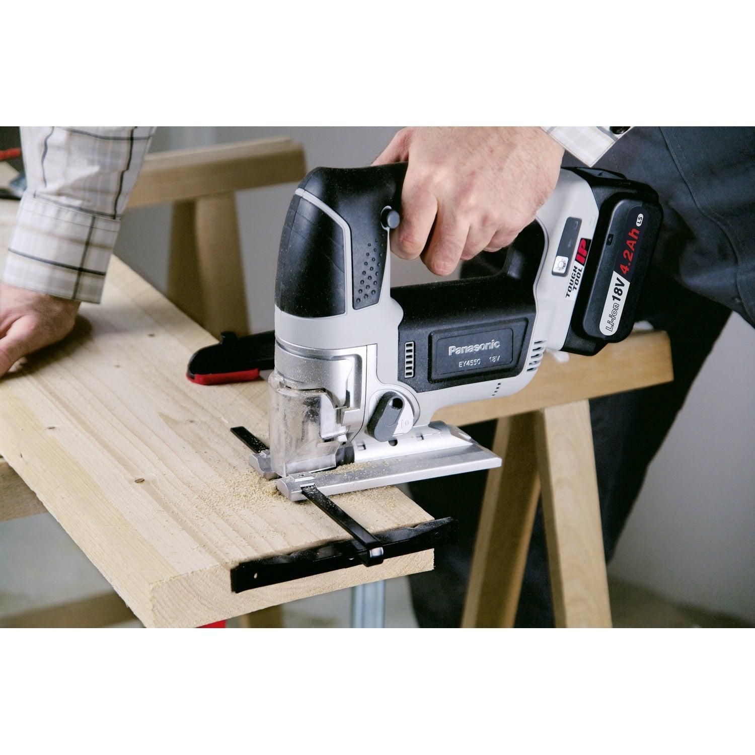 https://api.mastertools.nl/media/catalog/product/cache/4ac98b0d5e81b56bd000310ba88c60e0/p/a/panasonic-tools-ey4550x-accu-decoupeerzaag-18v-basic-body-5025232628773-mastertools_nl-4.jpg
