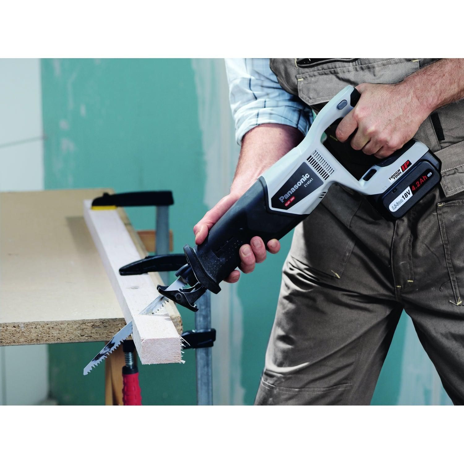 https://api.mastertools.nl/media/catalog/product/cache/4ac98b0d5e81b56bd000310ba88c60e0/p/a/panasonic-tools-ey45a1xt-accu-reciprozaag-14_4v18v-basic-body-5025232884537-mastertools_nl-5.jpg