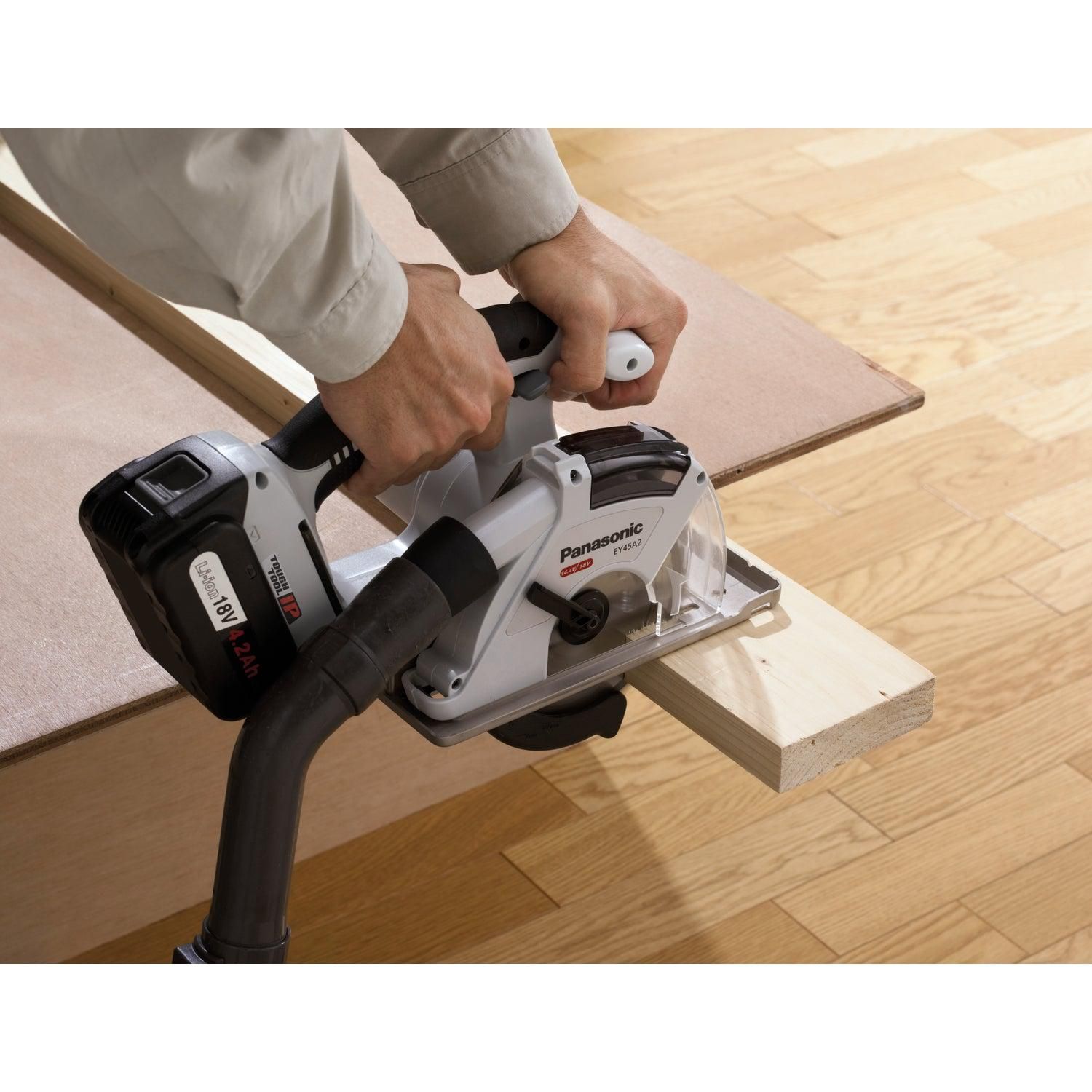 https://api.mastertools.nl/media/catalog/product/cache/4ac98b0d5e81b56bd000310ba88c60e0/p/a/panasonic-tools-ey45a2xm-accu-cirkelzaag-o135mm-14_4v18v-basic-body-5025232782628-mastertools_nl-3.jpg