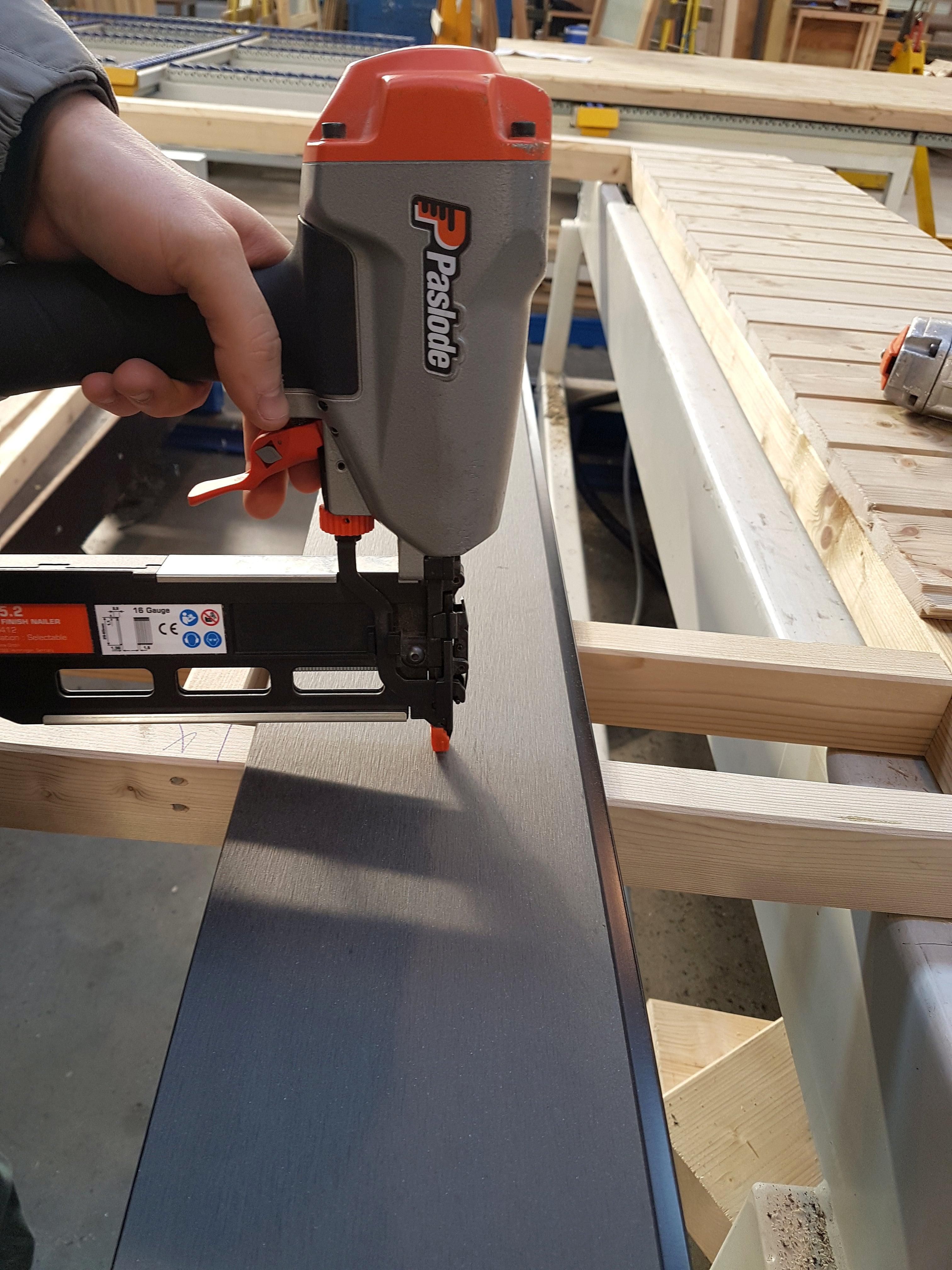 https://api.mastertools.nl/media/catalog/product/cache/4ac98b0d5e81b56bd000310ba88c60e0/p/a/paslode-fn1665_2-afwerknagelapparaat-25-65mm-650412-8427156504121-mastertools_nl-2.jpg