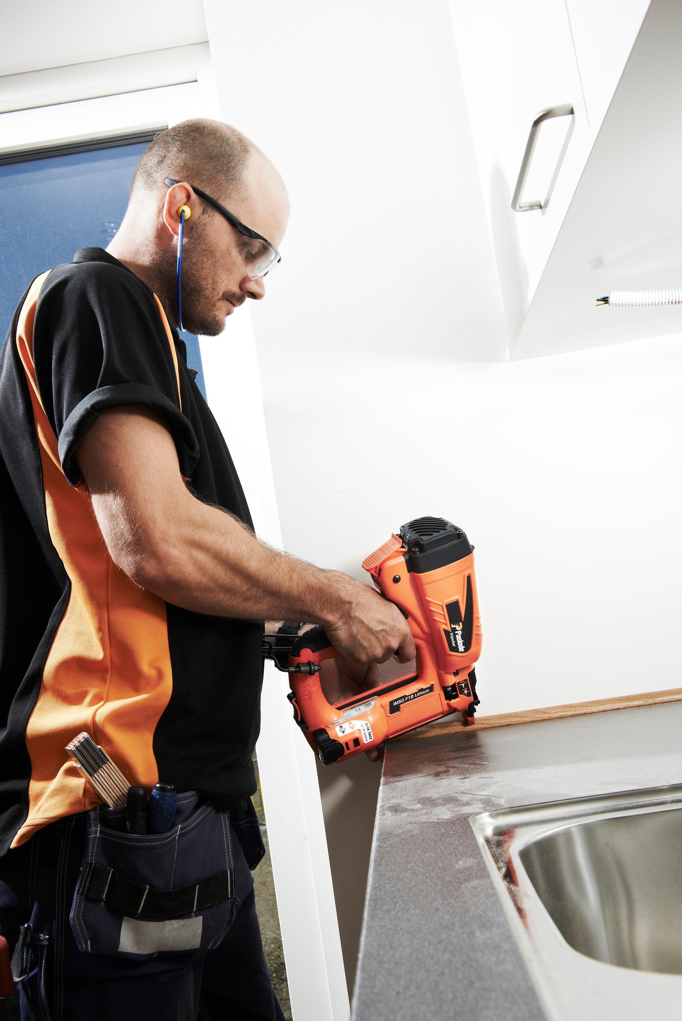 https://api.mastertools.nl/media/catalog/product/cache/4ac98b0d5e81b56bd000310ba88c60e0/p/a/paslode-im50f18-li-afwerknagelapparaat-op-gas-16-50mm-013332-3439510133323-mastertools_nl-3.jpg
