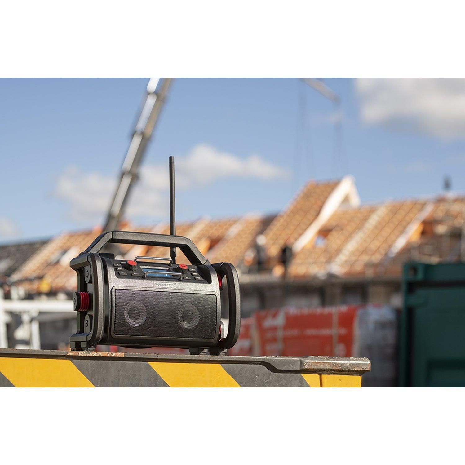 https://api.mastertools.nl/media/catalog/product/cache/4ac98b0d5e81b56bd000310ba88c60e0/p/e/perfectpro-rp2-rockpro-bouwradio-oplaadbaar-dab-bluetooth-8719689465452-mastertools_nl-14.jpg