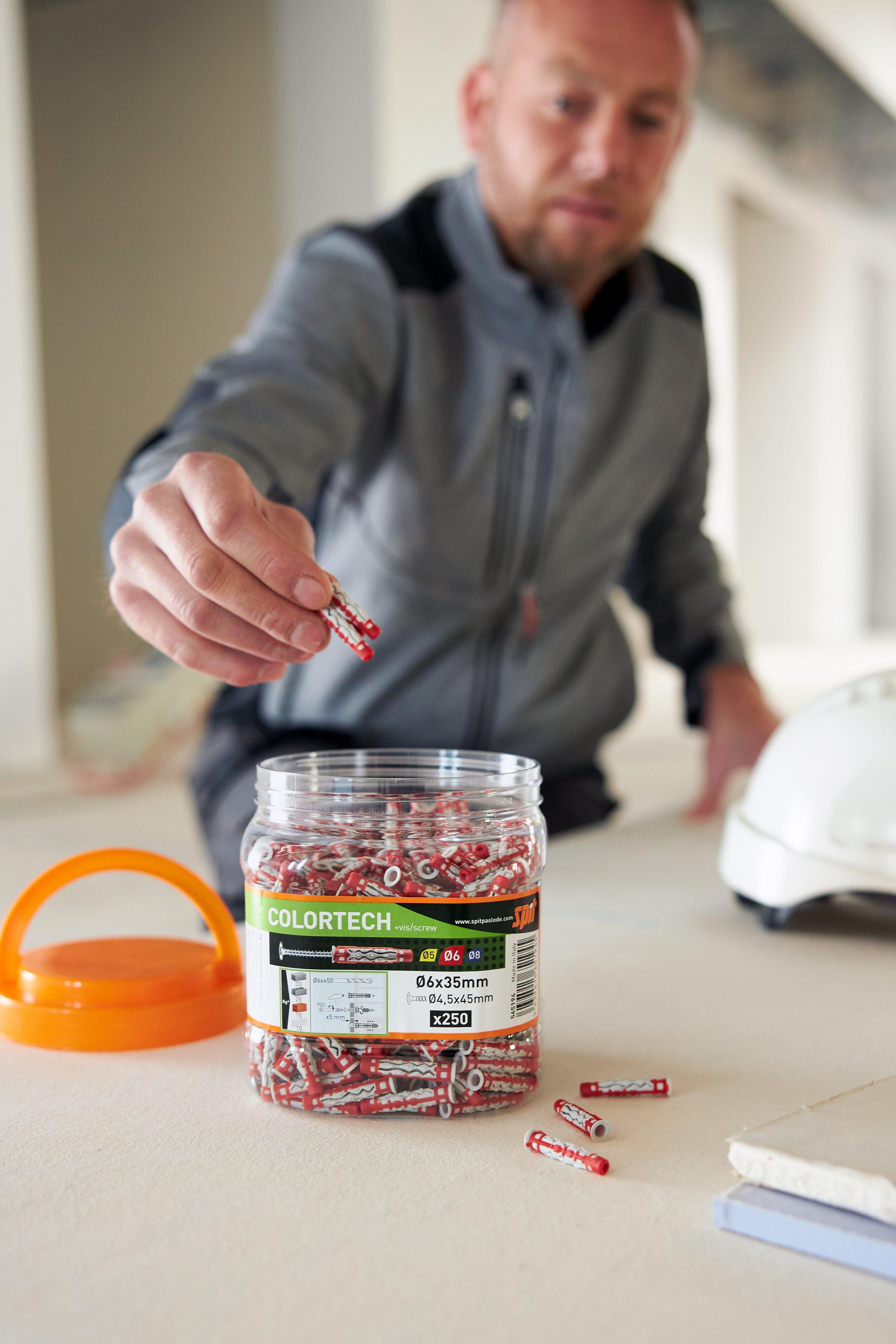 https://api.mastertools.nl/media/catalog/product/cache/4ac98b0d5e81b56bd000310ba88c60e0/s/p/spit-colortech-universele-plug-6x35-met-schroef-in-can-250st-565194-3439515651945-mastertools_nl-7.jpg